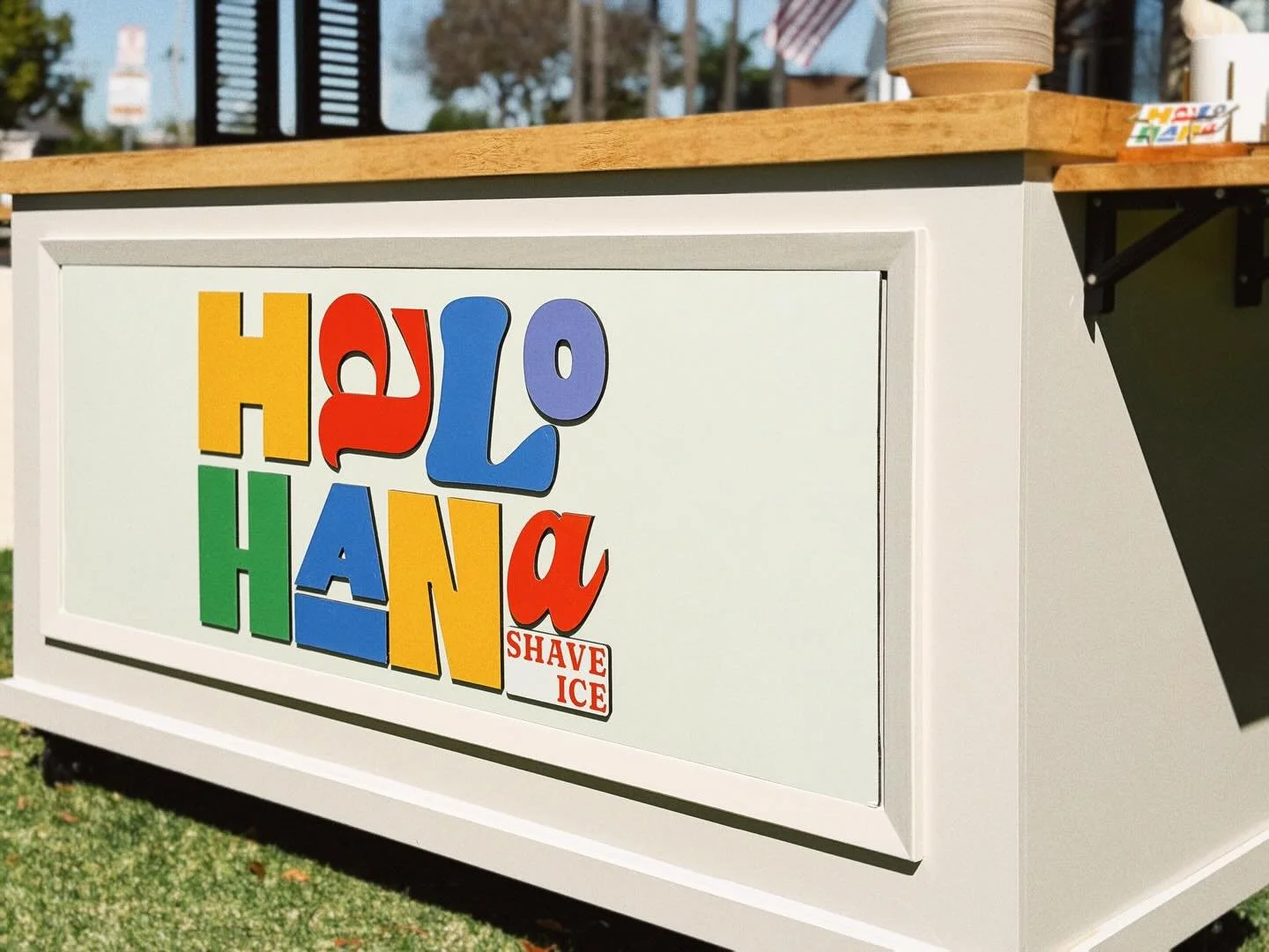 Halohana cart is ready to roll in for your summer event!

#mobilecart #mobilebar #mobilecatering #cart #dessertbar