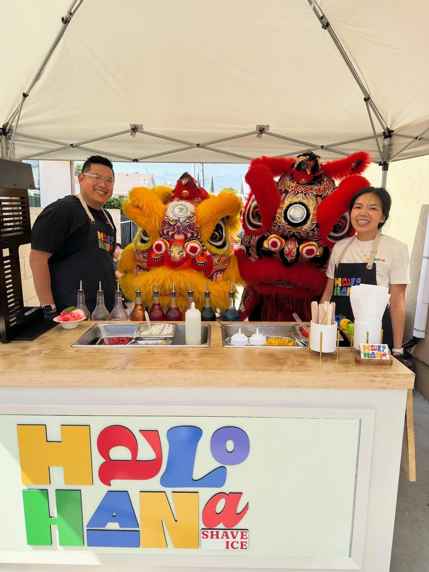 Life&rsquo;s better 😎 with shave ice. Book Halohana for your summer event!

#shaveice #dessertcaterer #partycaterer #mobilecart #sweet