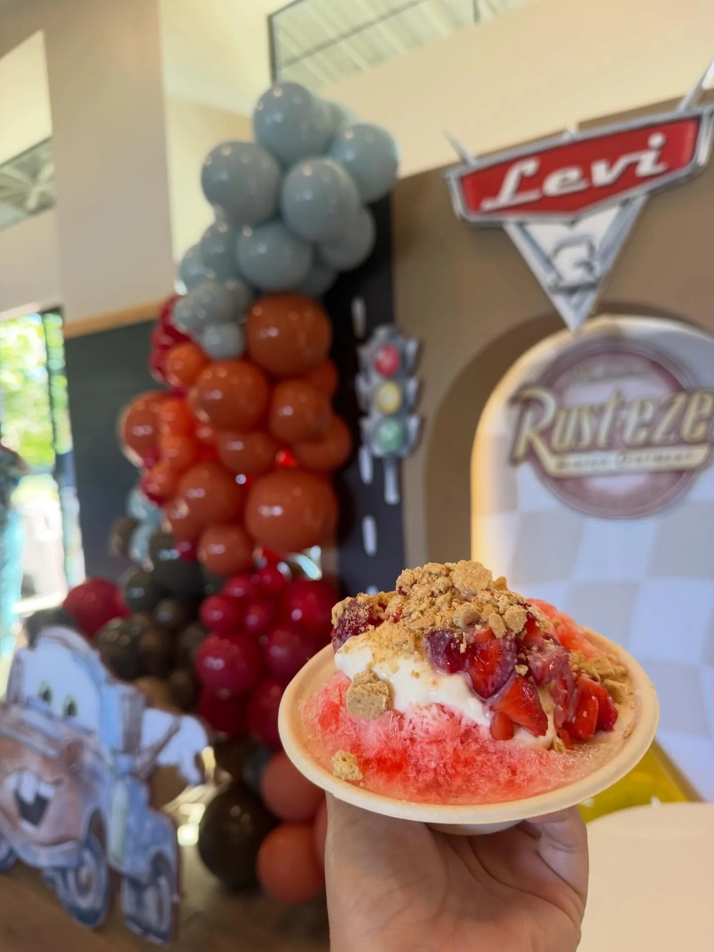 Strawberry shortcake shave ice to match a Cars themed party!

#shaveice #strawberry #birthdayparty #dessert #caterer