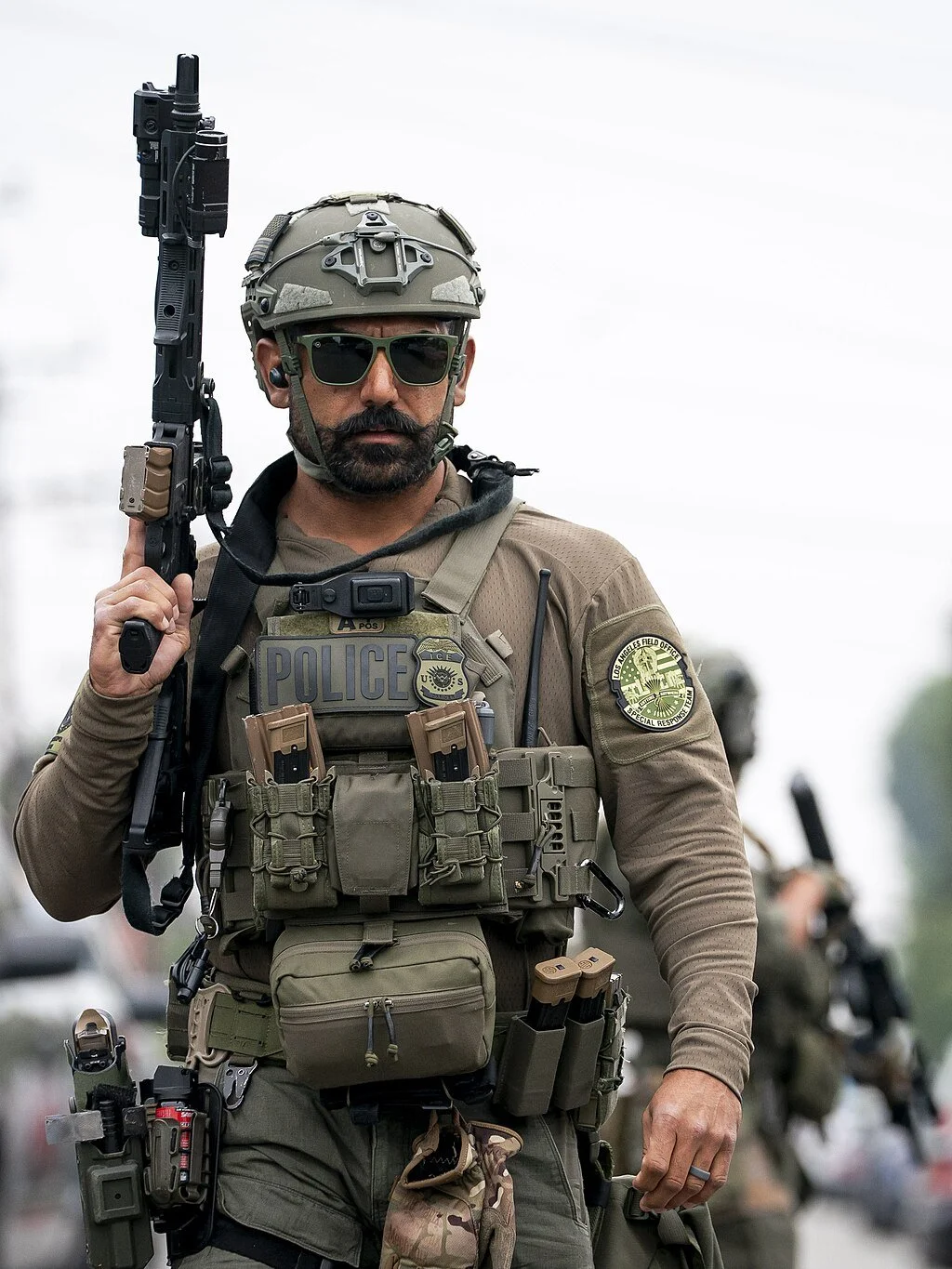  ICE-Agent beim Einsatz in Los Angeles in Los Angeles, Juni 2025. Bild: Tia Dufour, DHSgov, Public domain, via Wikimedia Commons 