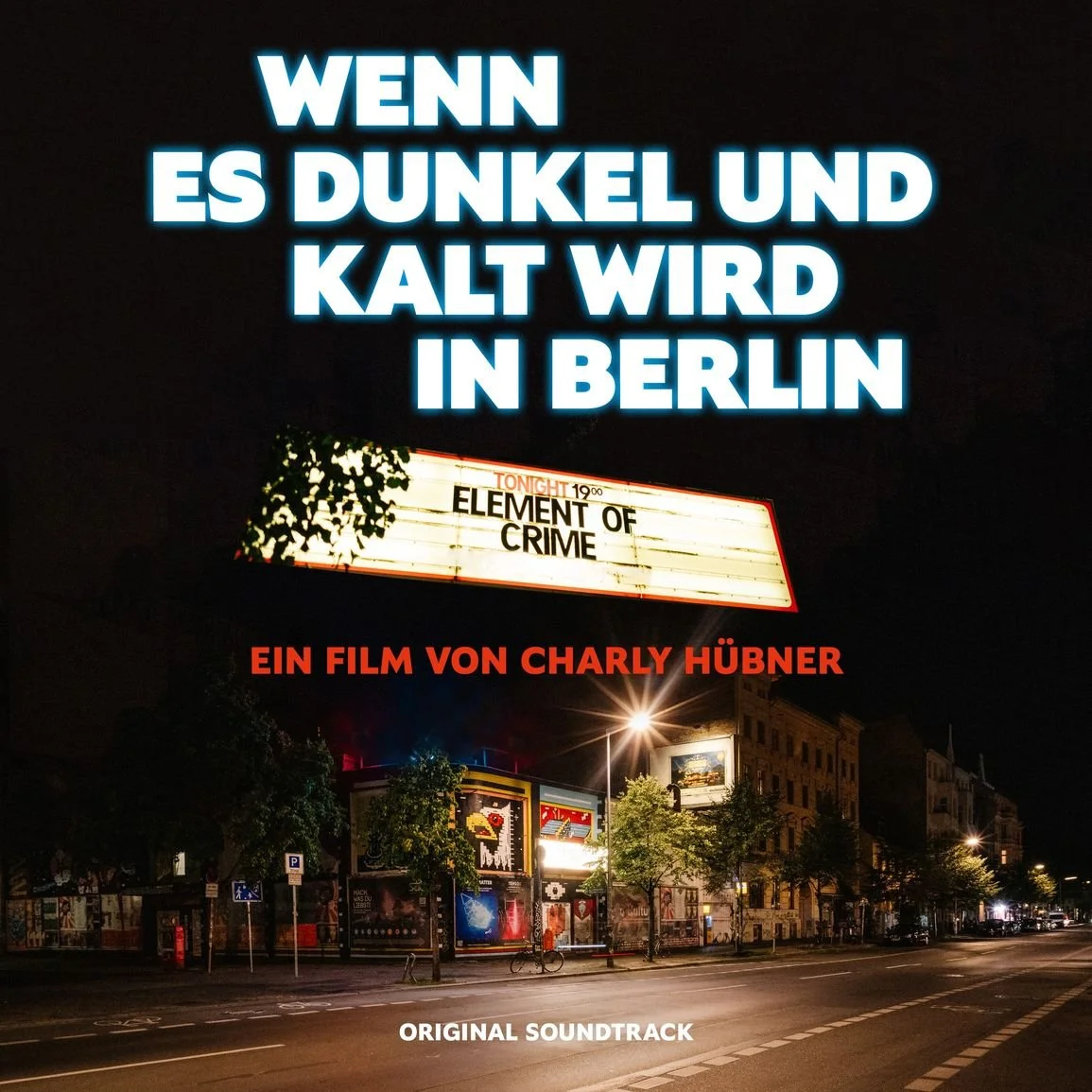 Plakat für den Film 'Element of Crime' von Charly Hübner mit dem Titel 'Wenn es dunkel und kalt wird in Berlin', zeigt eine nächtliche Straßenansicht mit leuchtenden Werbetafeln und Bäumen.
