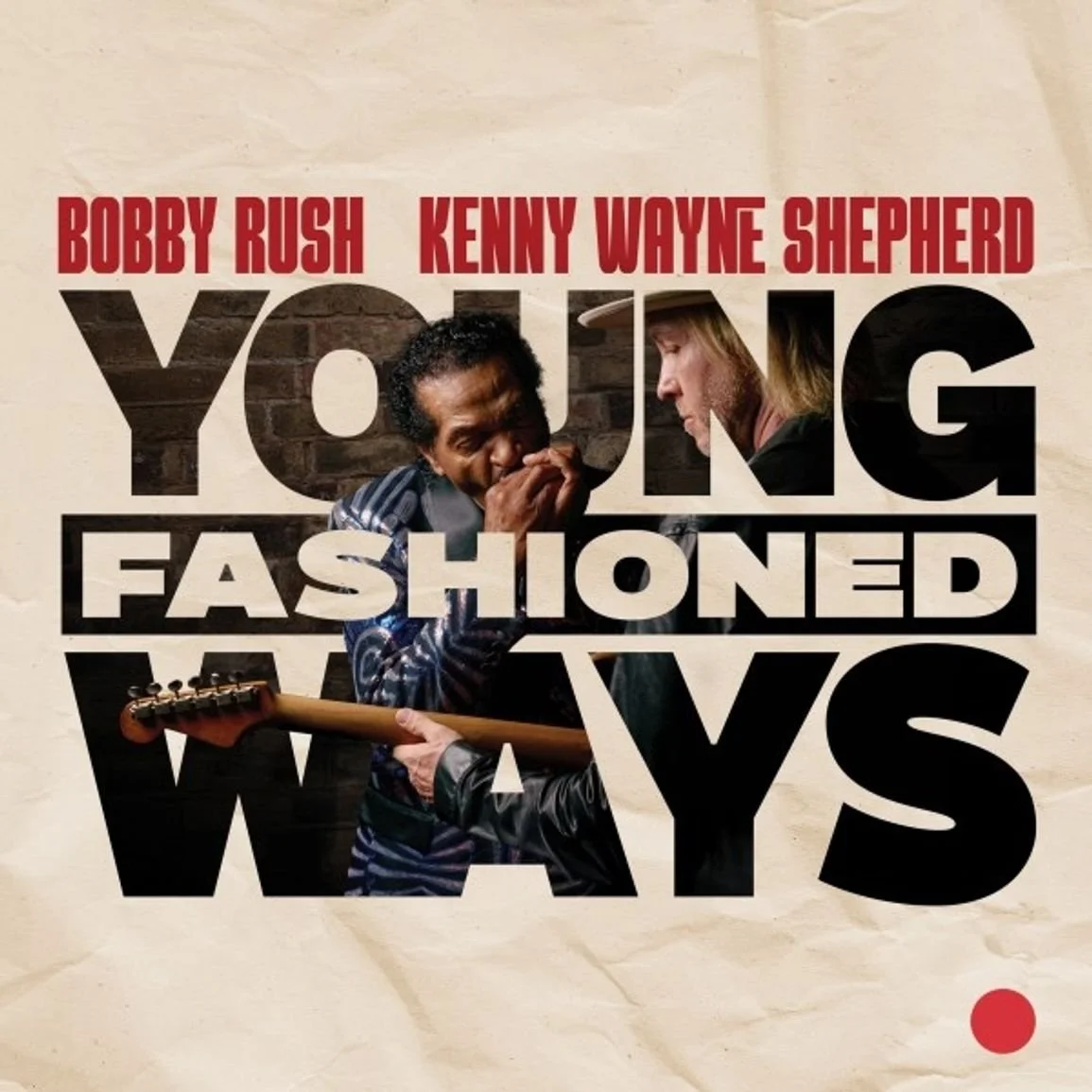 Filmposter für 'Young, Fashioned WAYS' mit Bild von Bobby Rush und Kenny Wayne Shepherd, beide im Profil, im Hintergrund eine Ziegelmauer.