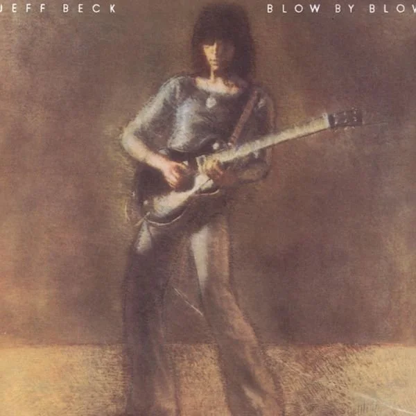 Ein Porträt einer Frau mit einem E-Gitarren-Stil, gemalt in einem impressionistischen Stil, mit Text "Jeff Beck" und "Blow by Blow" an der Oberseite.