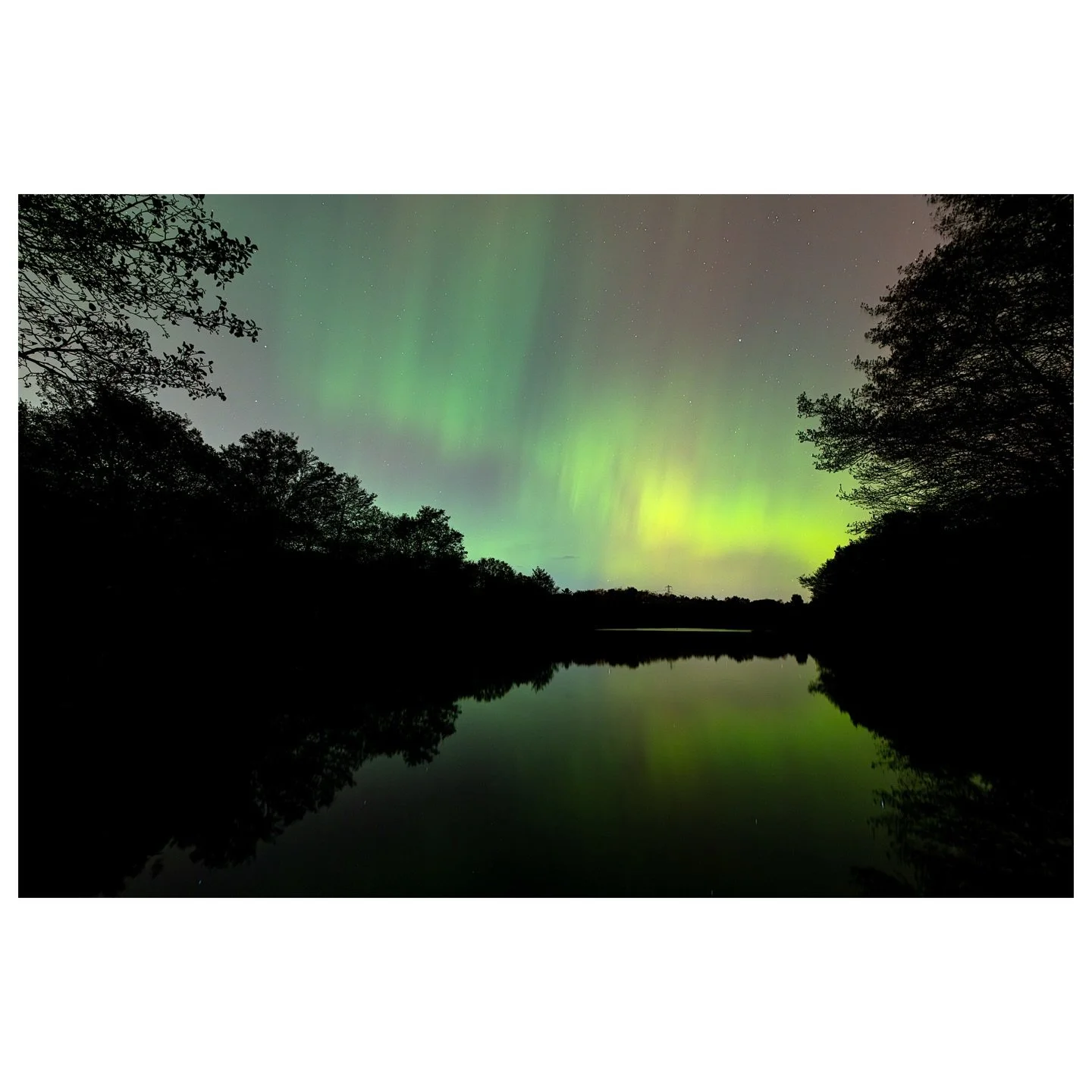 Not had a chance to see the northern lights this year as it&rsquo;s been too cloudy during the recent storms but this was last year about a 5min walk from home. 
.
.
.
.
.
#aurora #northernlights #auroraborealis #nightphotography 
#longexposure #astr