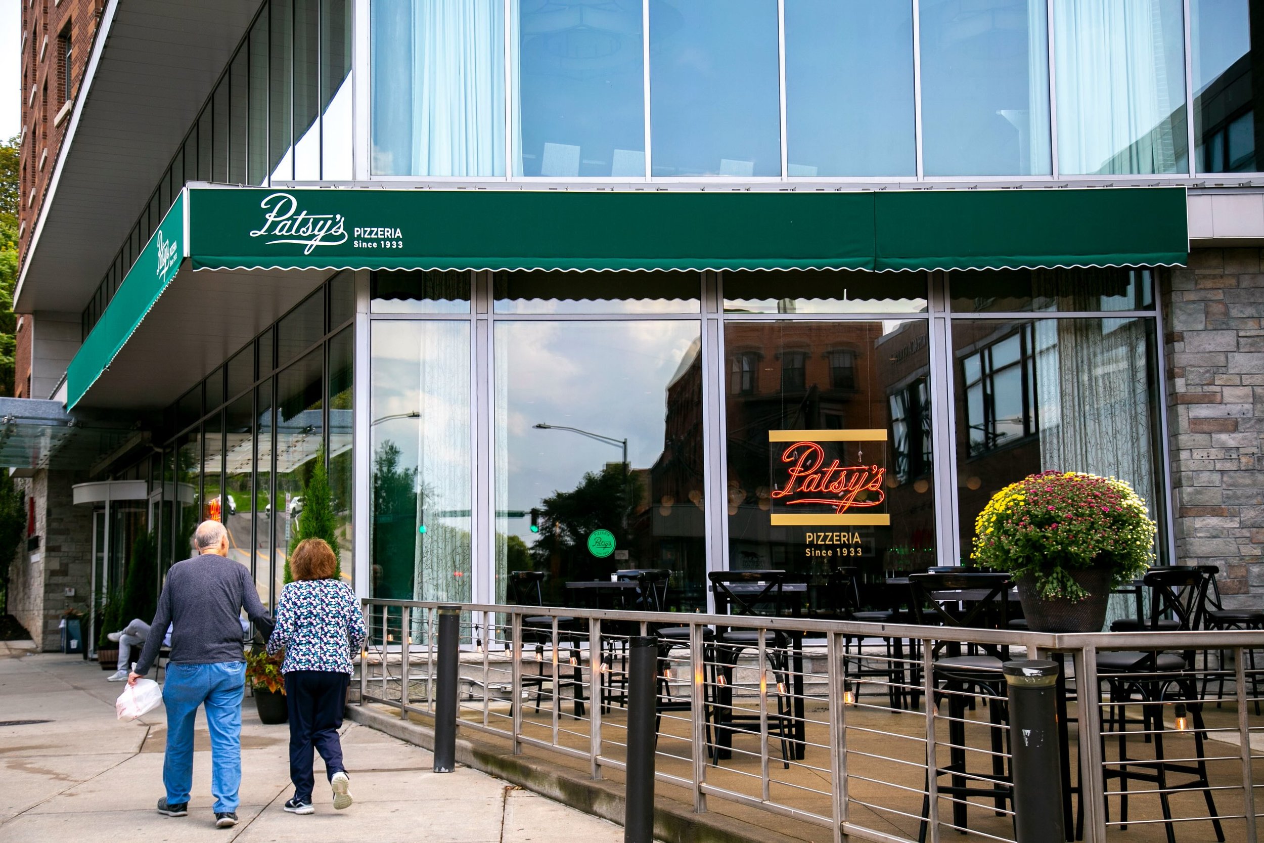 It was such a pleasure to capture the grand opening of @patsyspizzeriaithaca just over a month ago for @ithacanonline 🍕🍽️🍸 

Abigail Chesman/The Ithacan