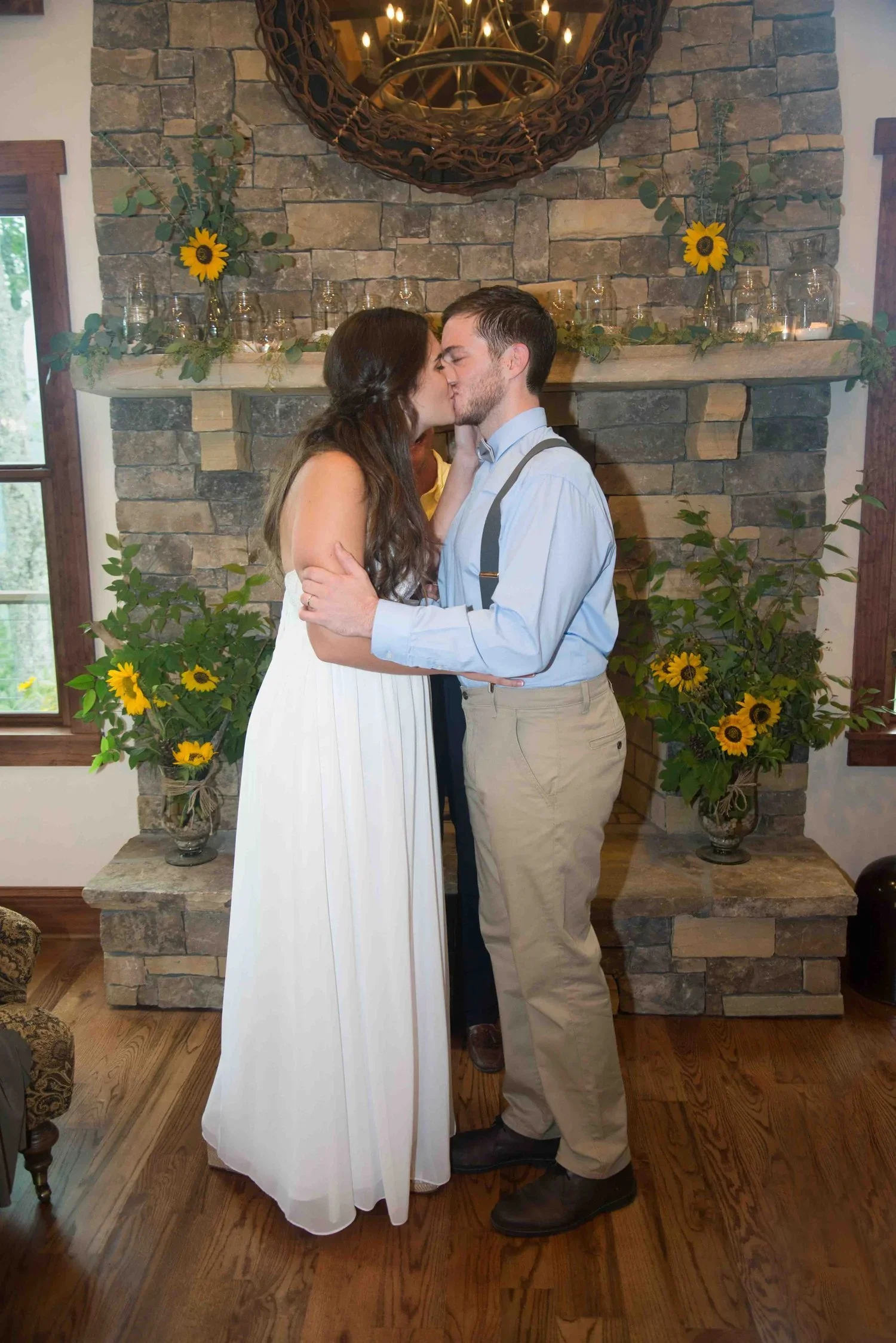 Andy Leverett Photography Wedding Kiss.webp