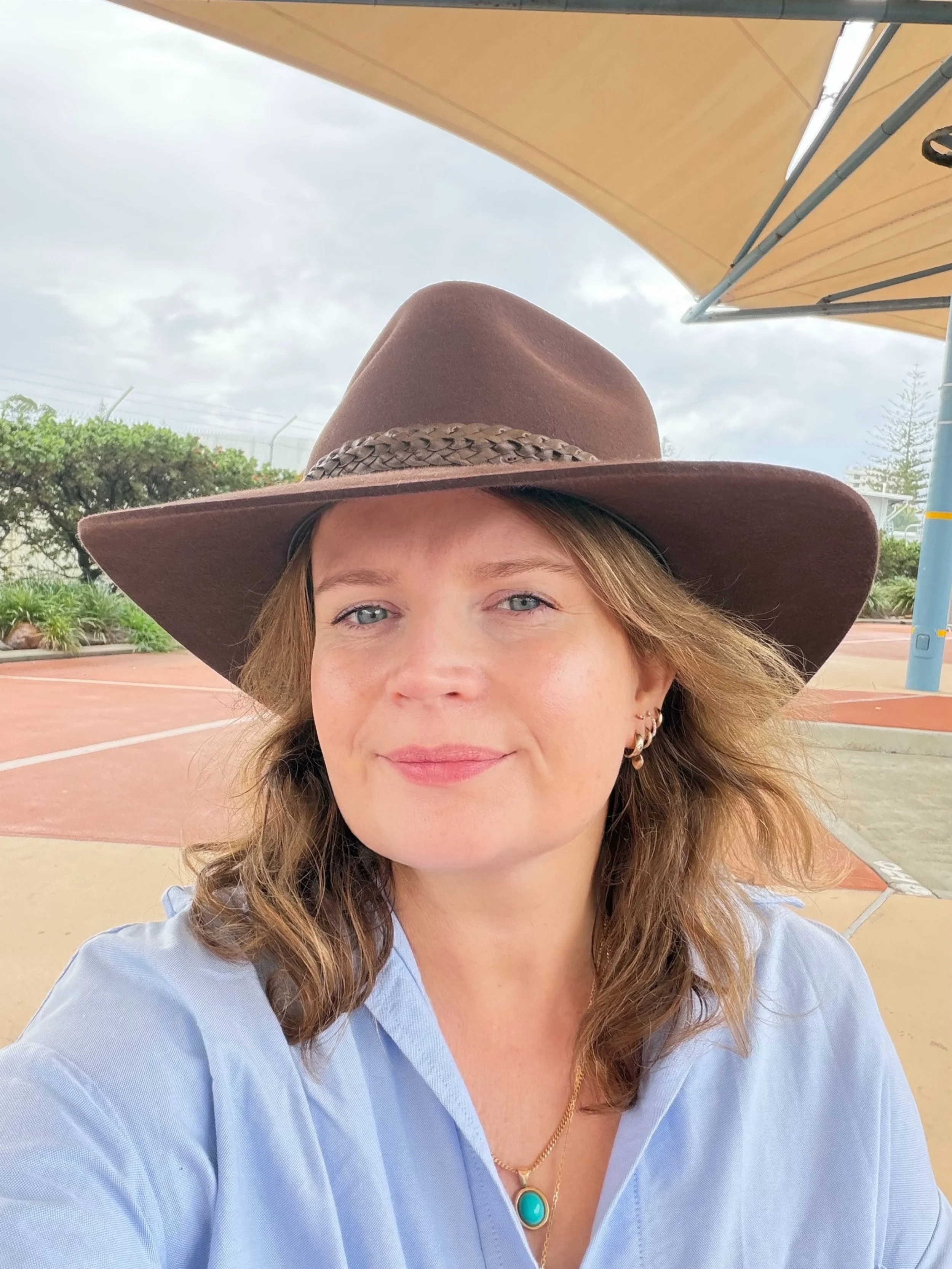 This work didn&rsquo;t come to me quickly.
For over 20 years I worked in the corporate world. Leading teams. Holding responsibility. Managing pressure and constant change.

Significant turning points forced me to stop pushing and start paying attenti