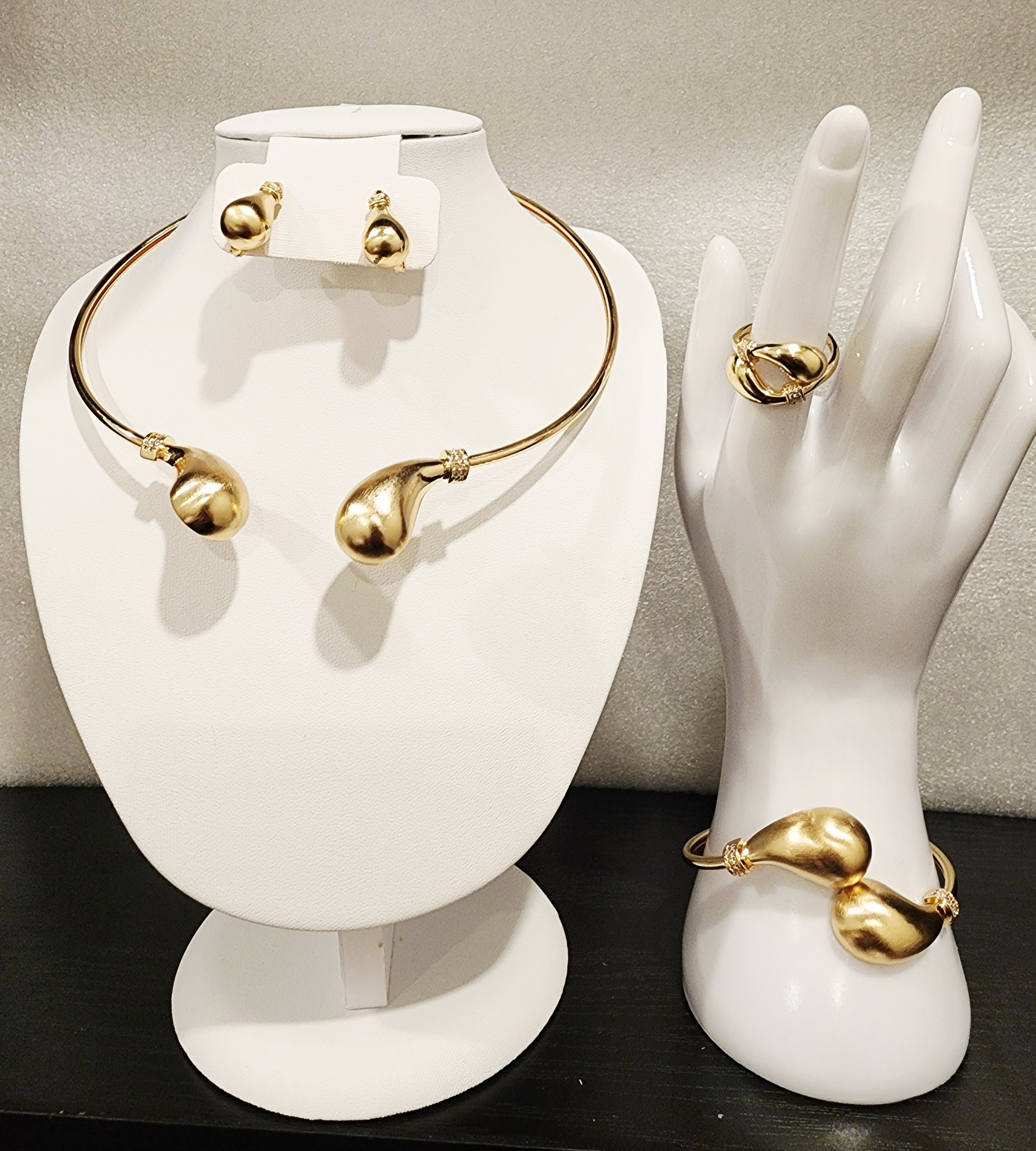 Plain gold tone with oval design