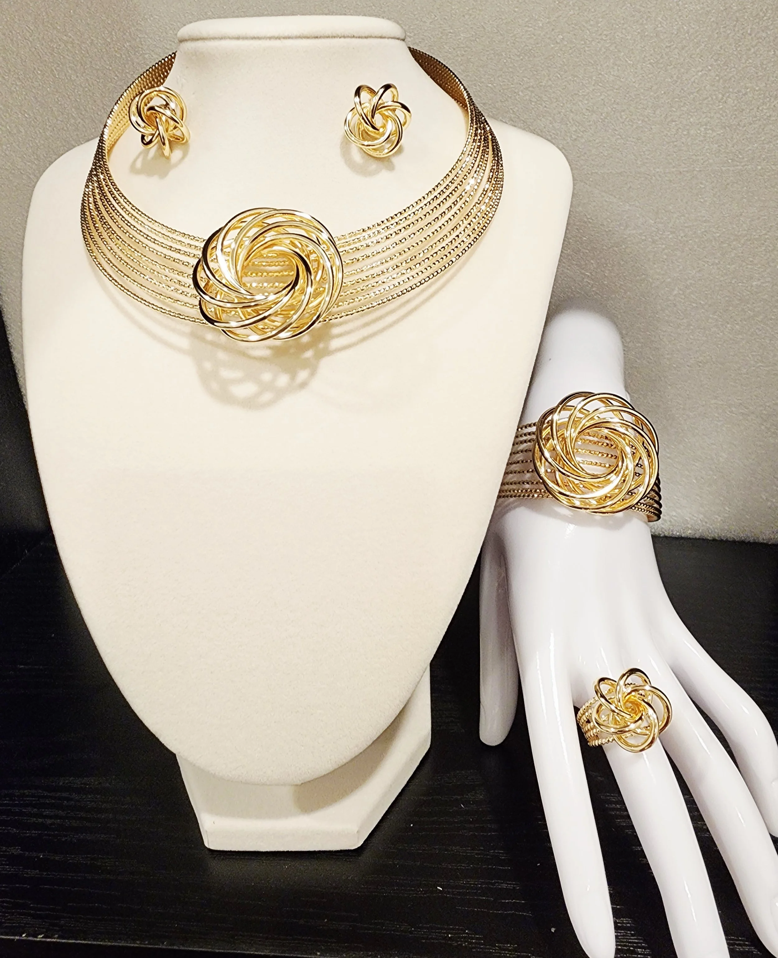 Layered choker gold set
