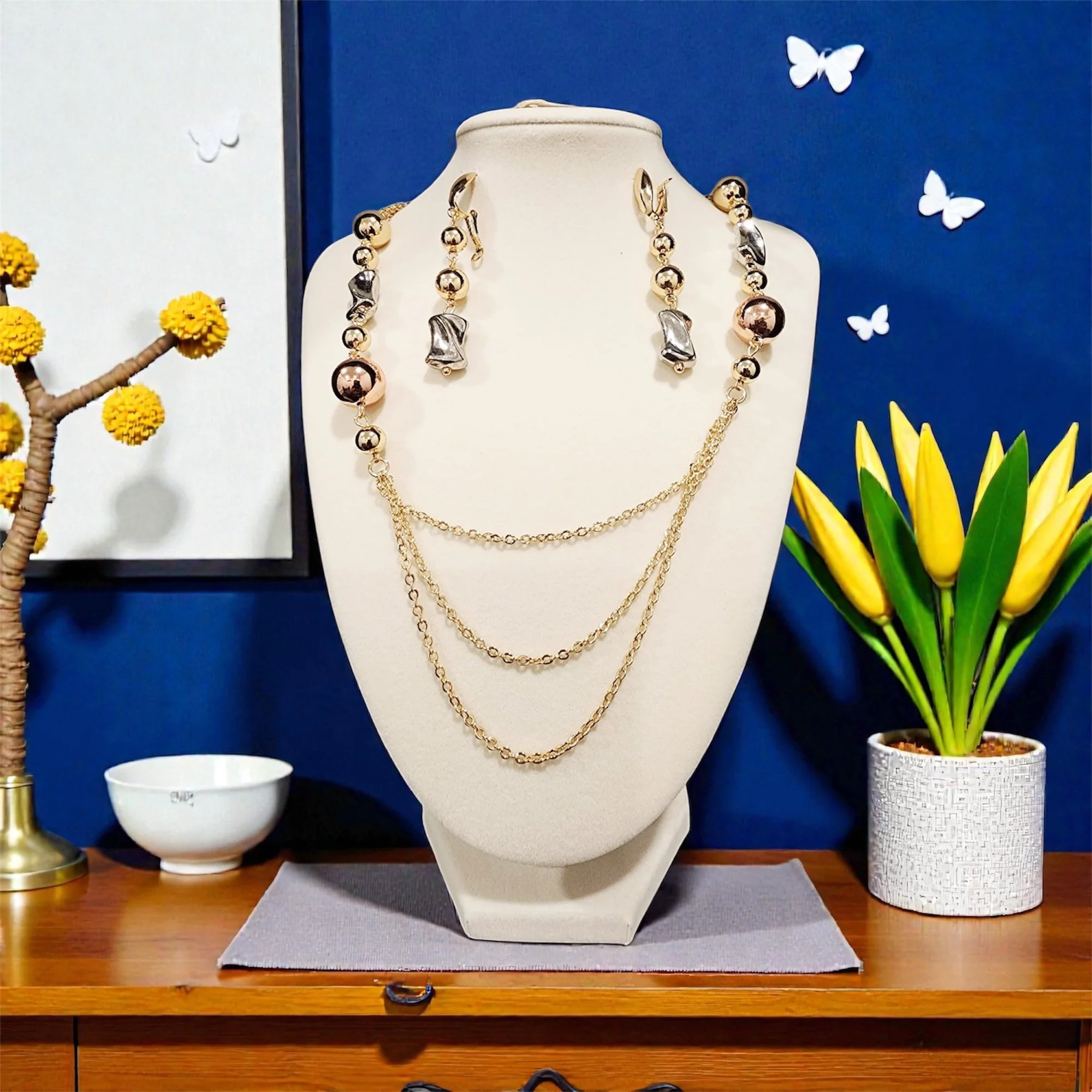 Over the shoulder layered chain set