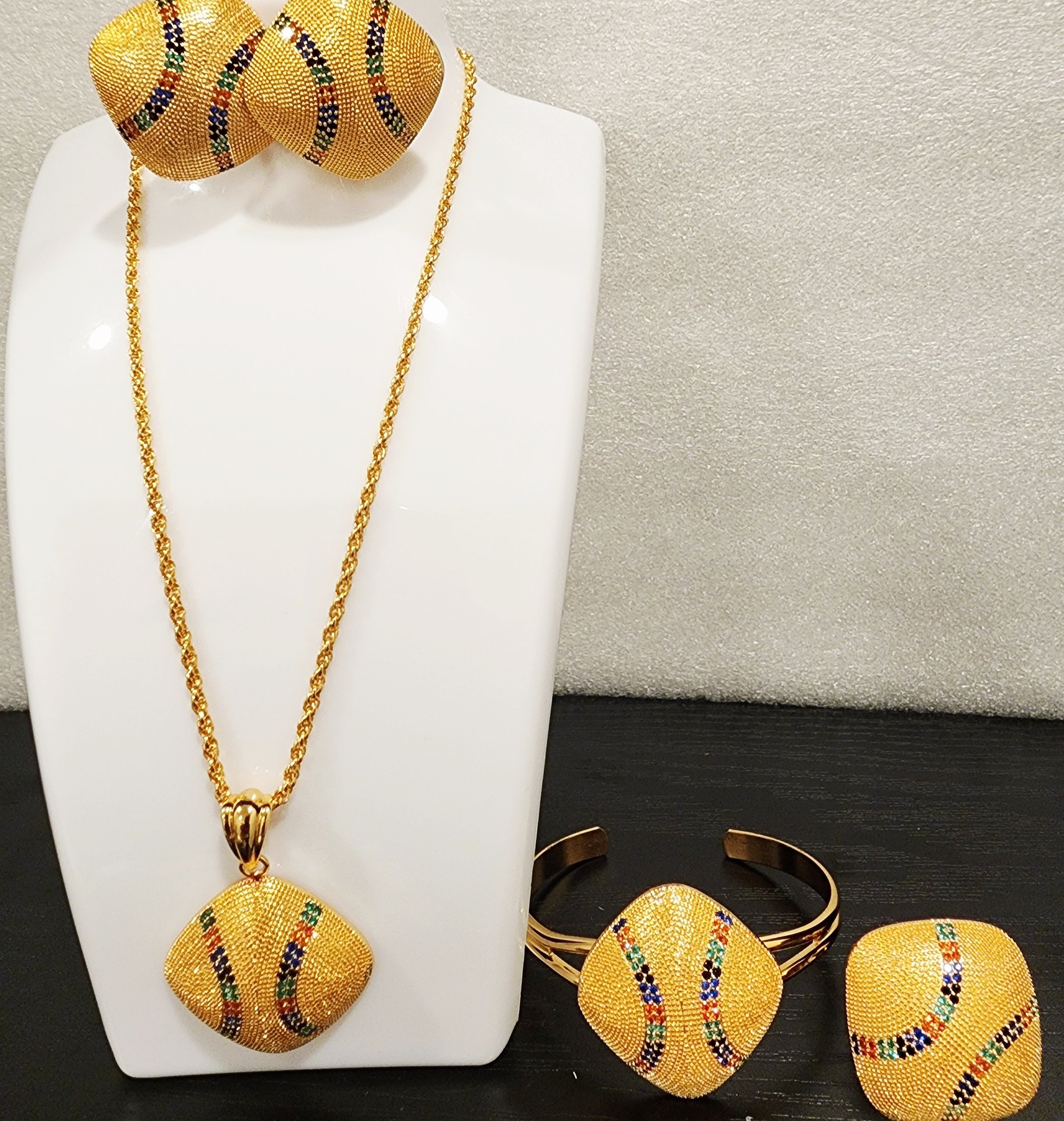 Unique gold piece set