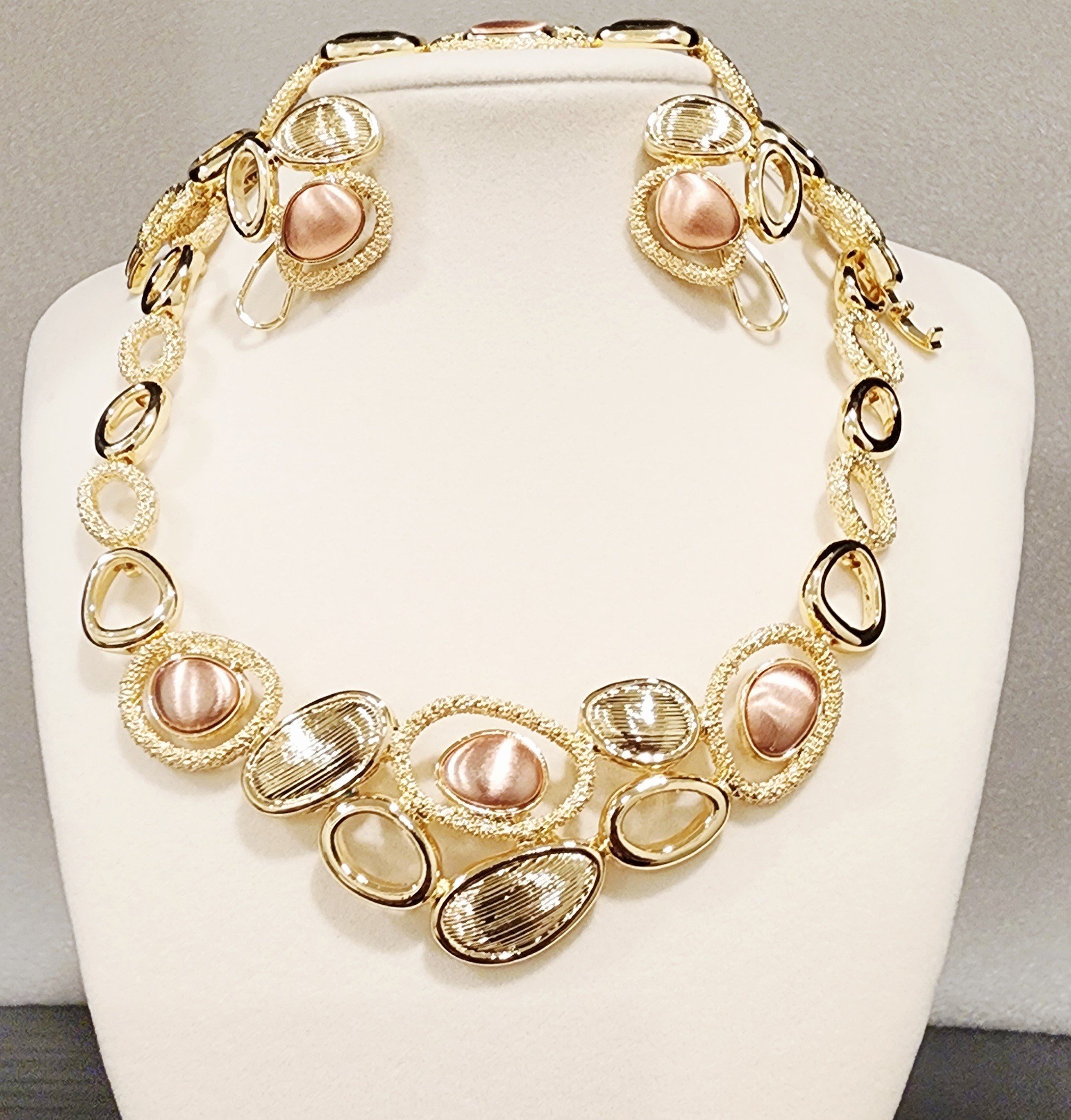 Radiant gold set with stone