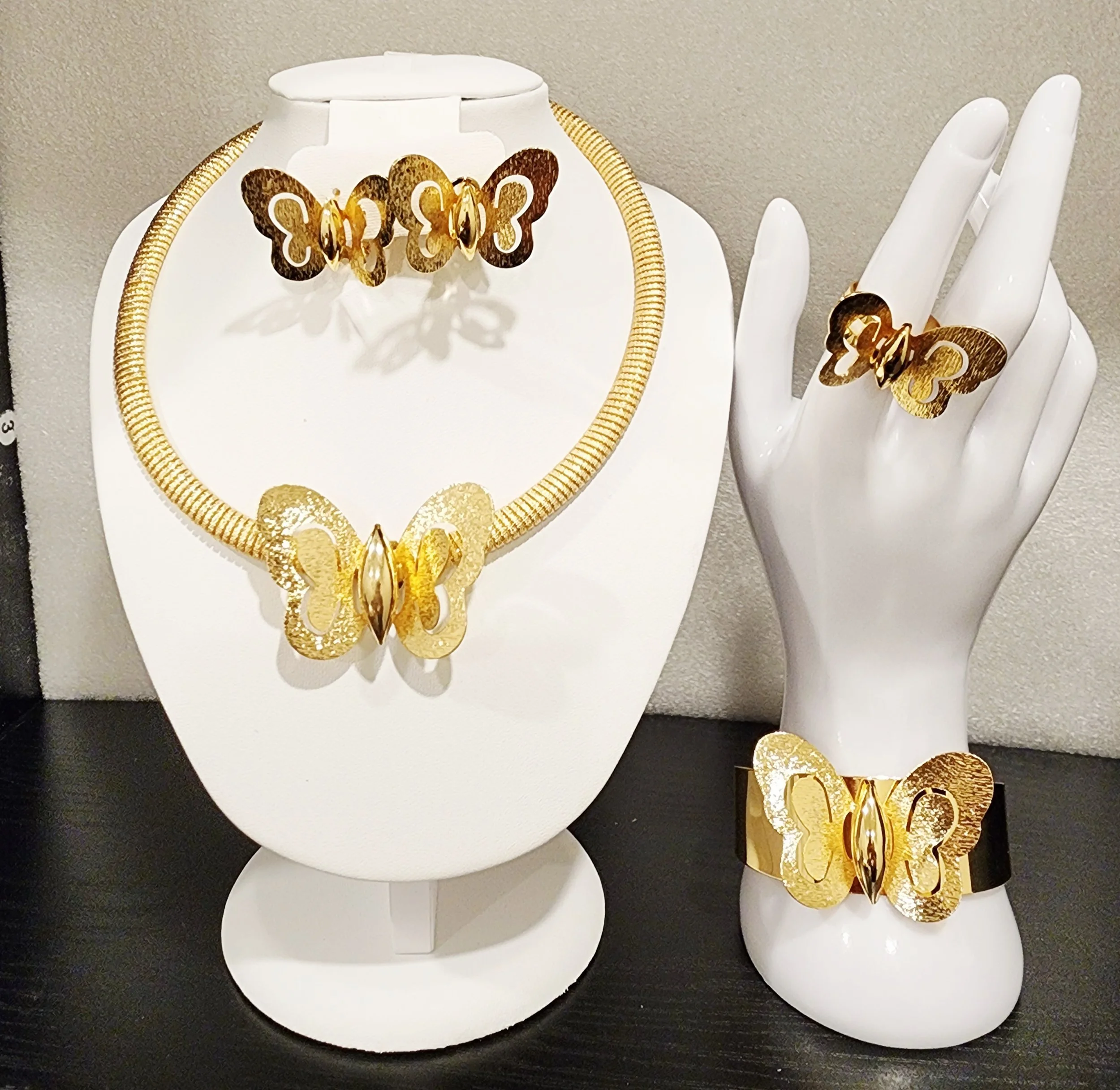 Plain gold butterfy set