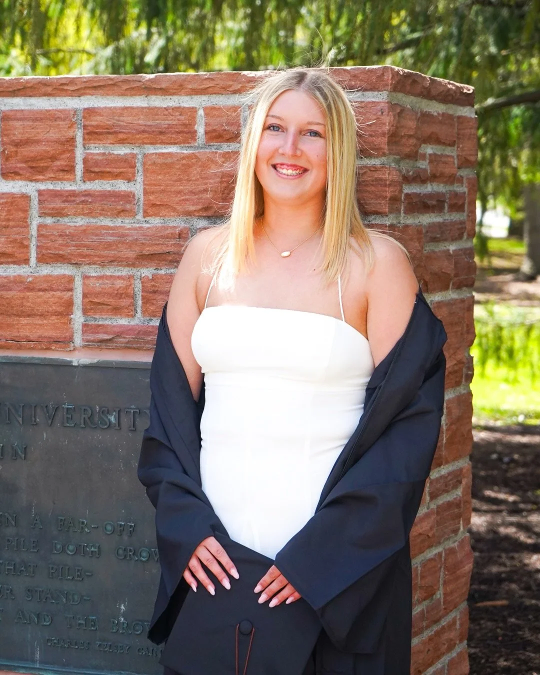 So so so happy to be able to capture this milestone for @margaret.dougher 🎓🌟🍾🥹

My first college graduation shoot&hellip; can&rsquo;t wait for more!!🤭