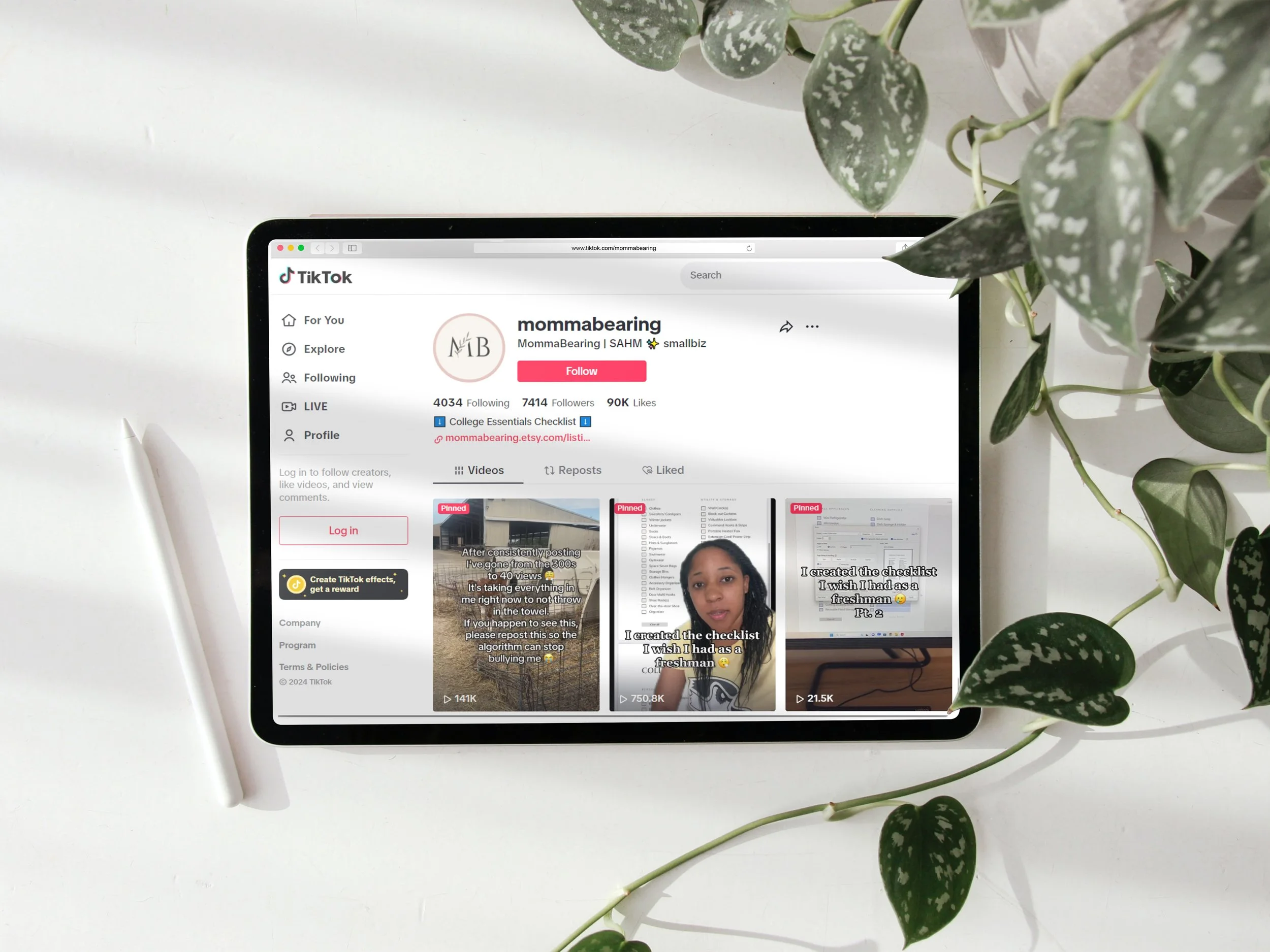 Free iPad Pro Photo Mockup PSD.jpg