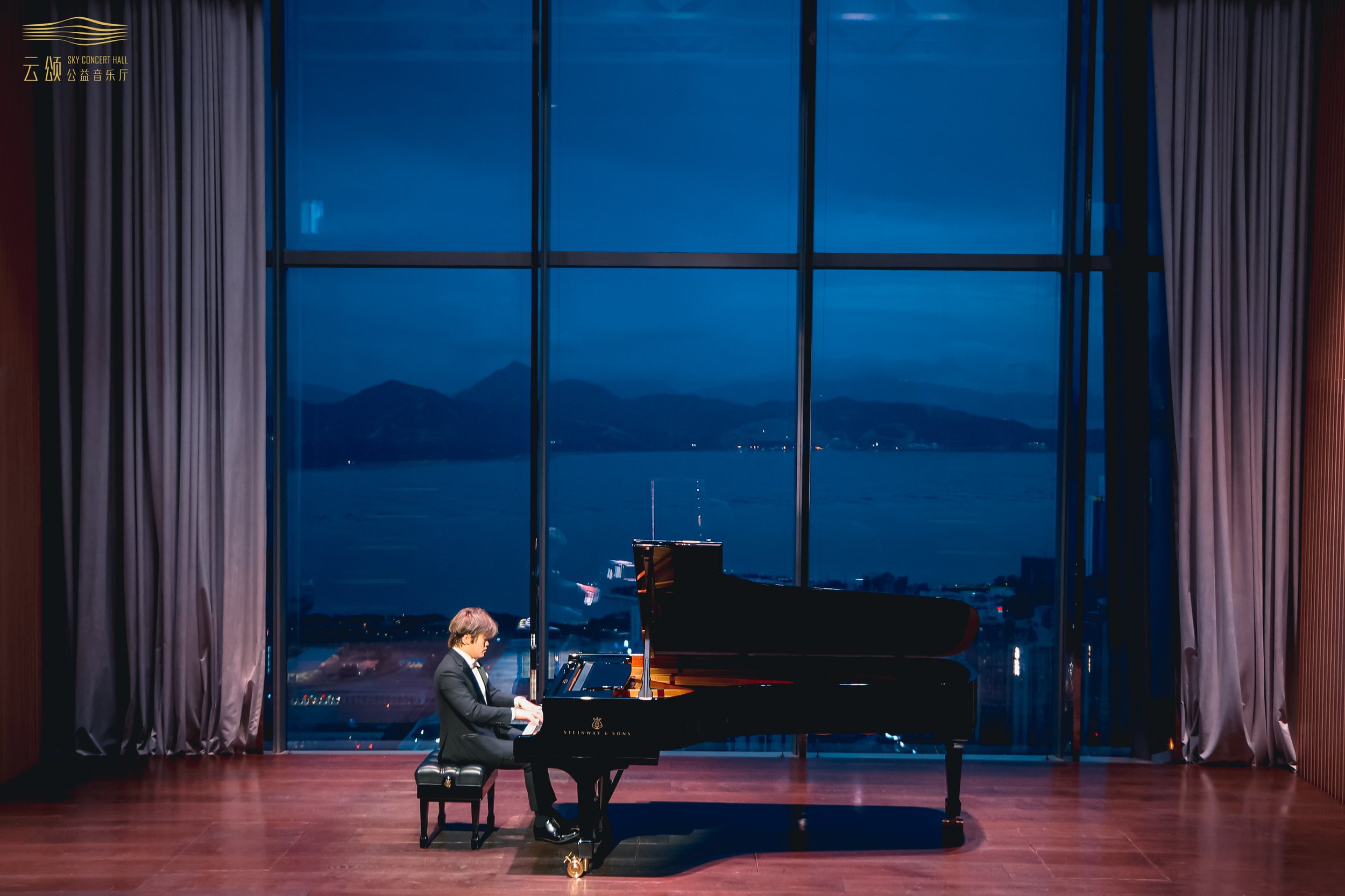 Hao Rao performing solo recital 钢琴家饶灏云颂音乐厅演奏后