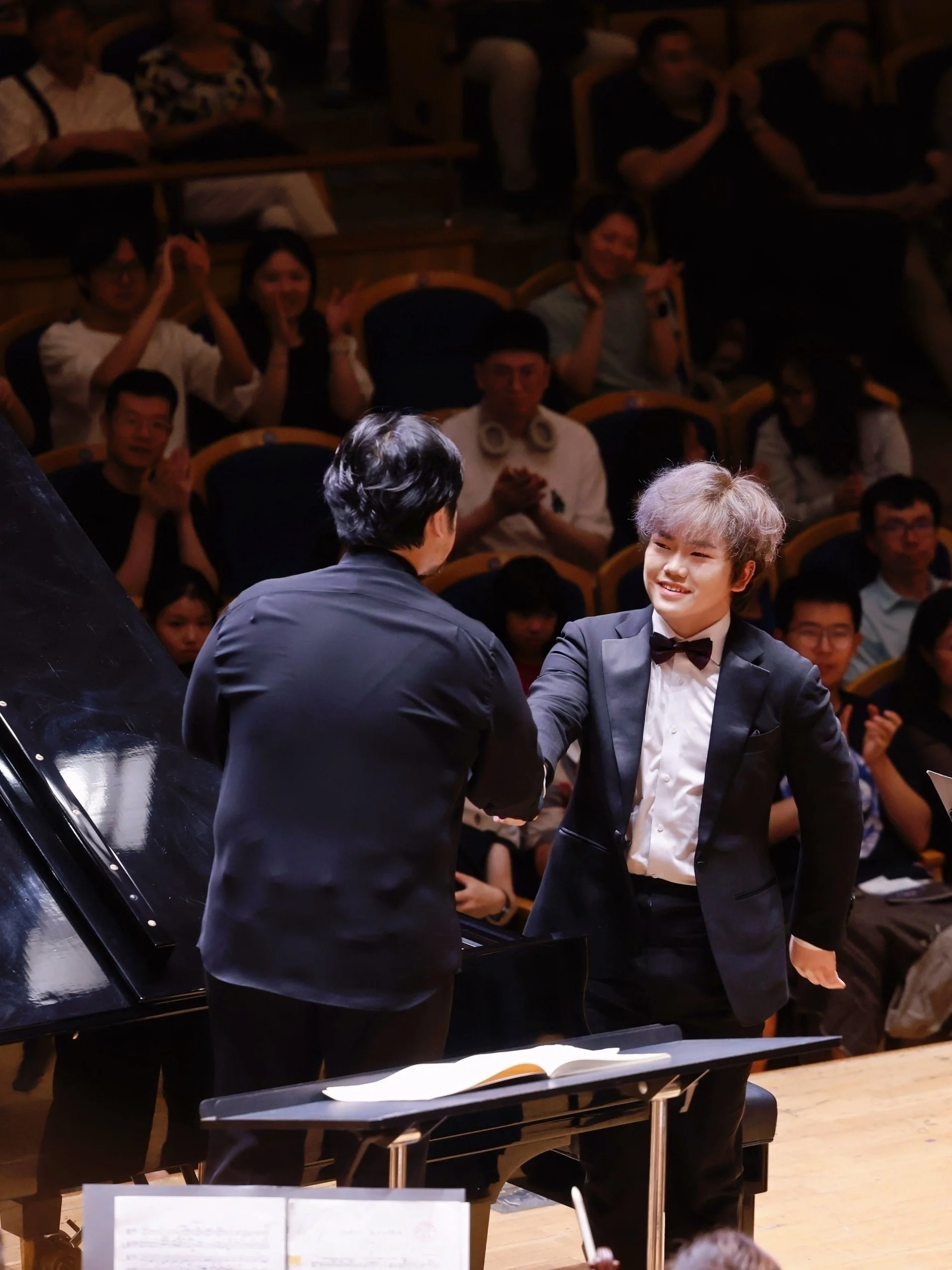 Hao Rao performing with orchestra  钢琴家饶灏演奏会