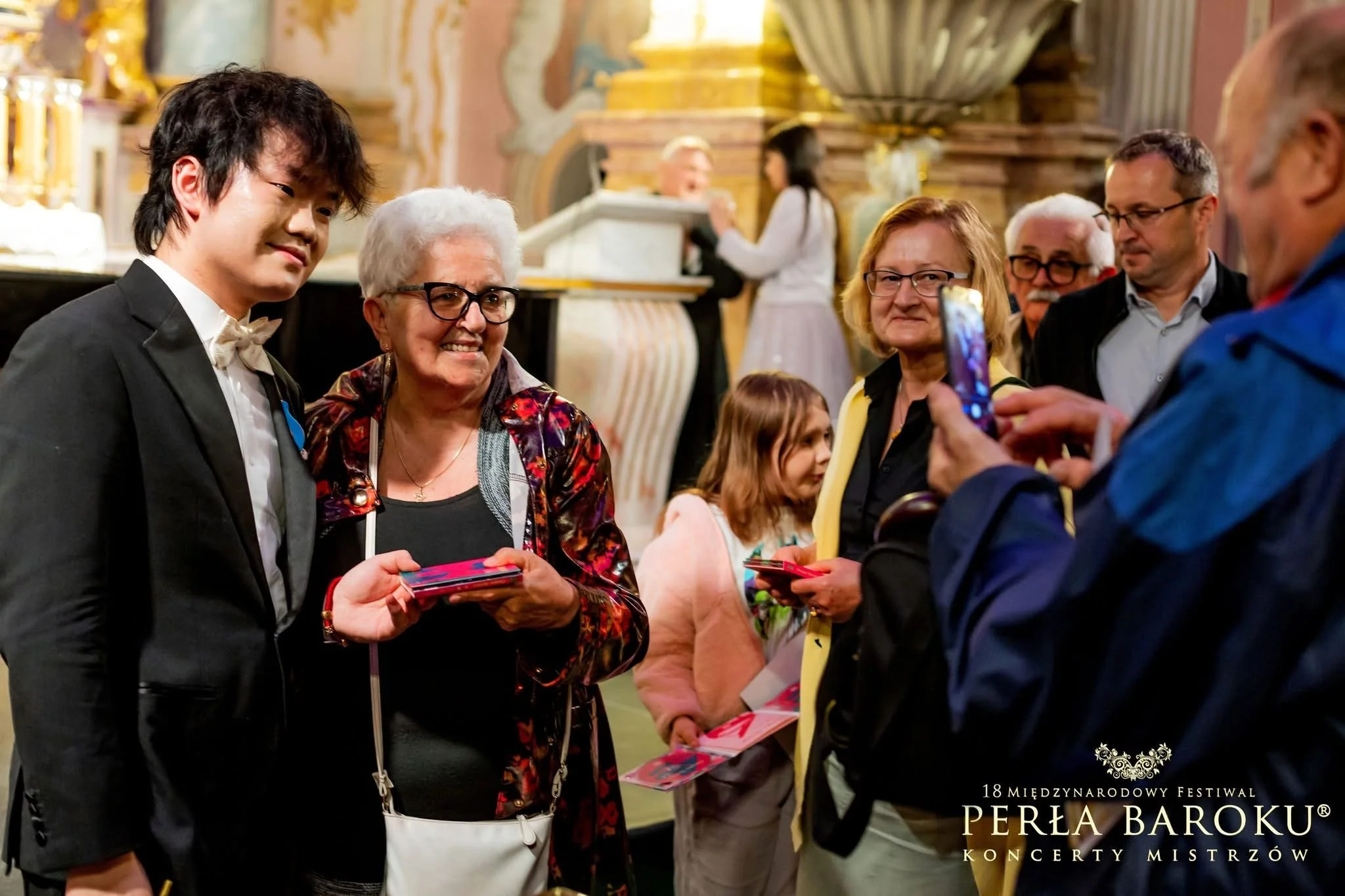 Hao Rao with audience after CD signing at his solo recital in Warsaw