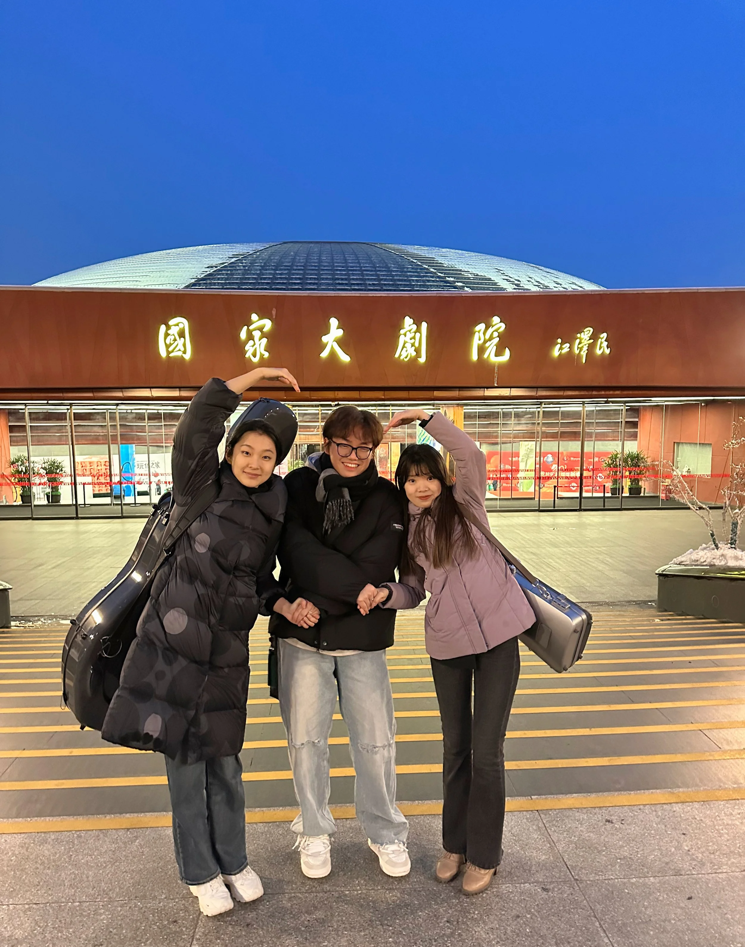 Hao Rao during travel between concert tours 饶灏国家大剧院演奏后