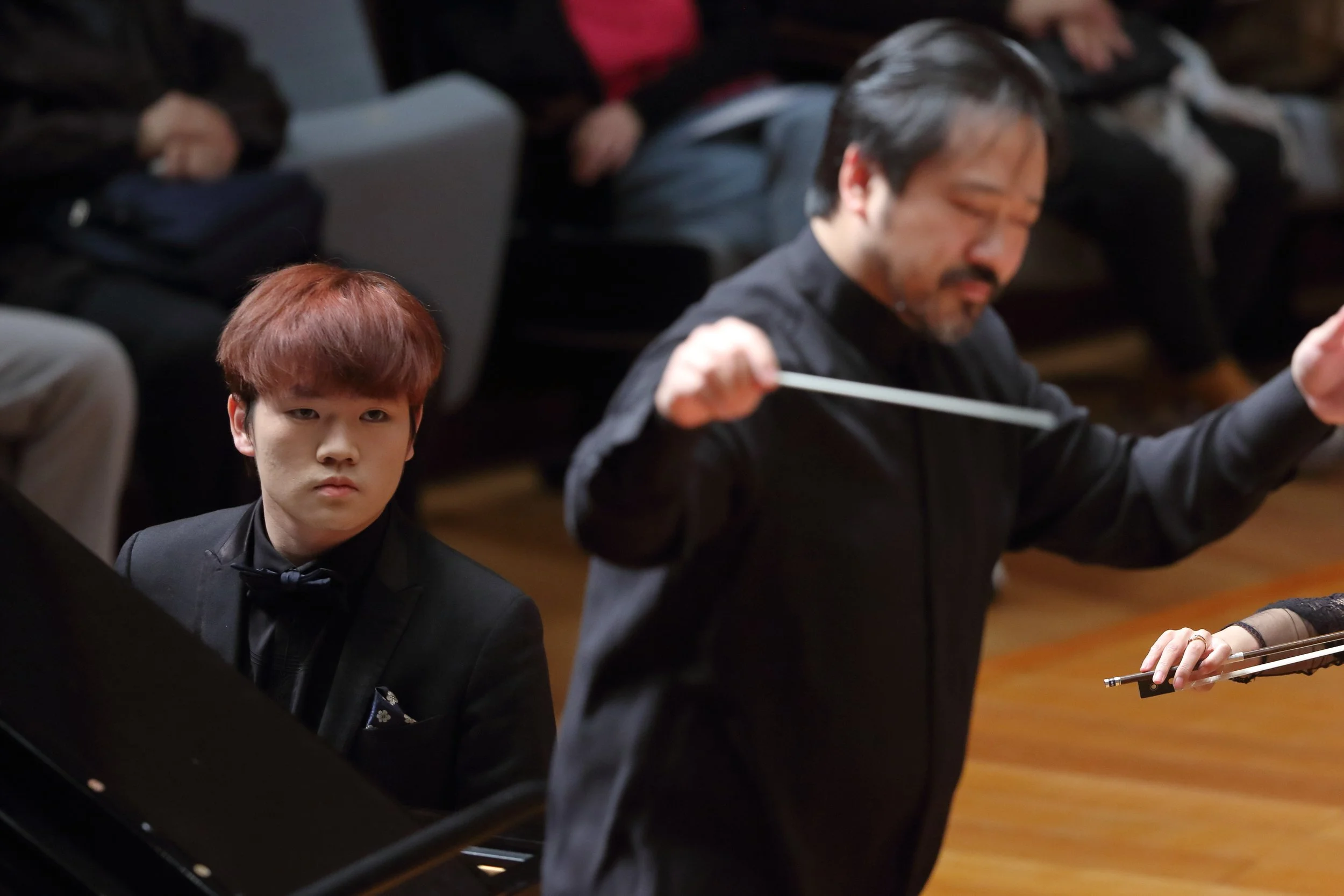 Hao Rao and Lin Daye performing Rachmaninoff concerto