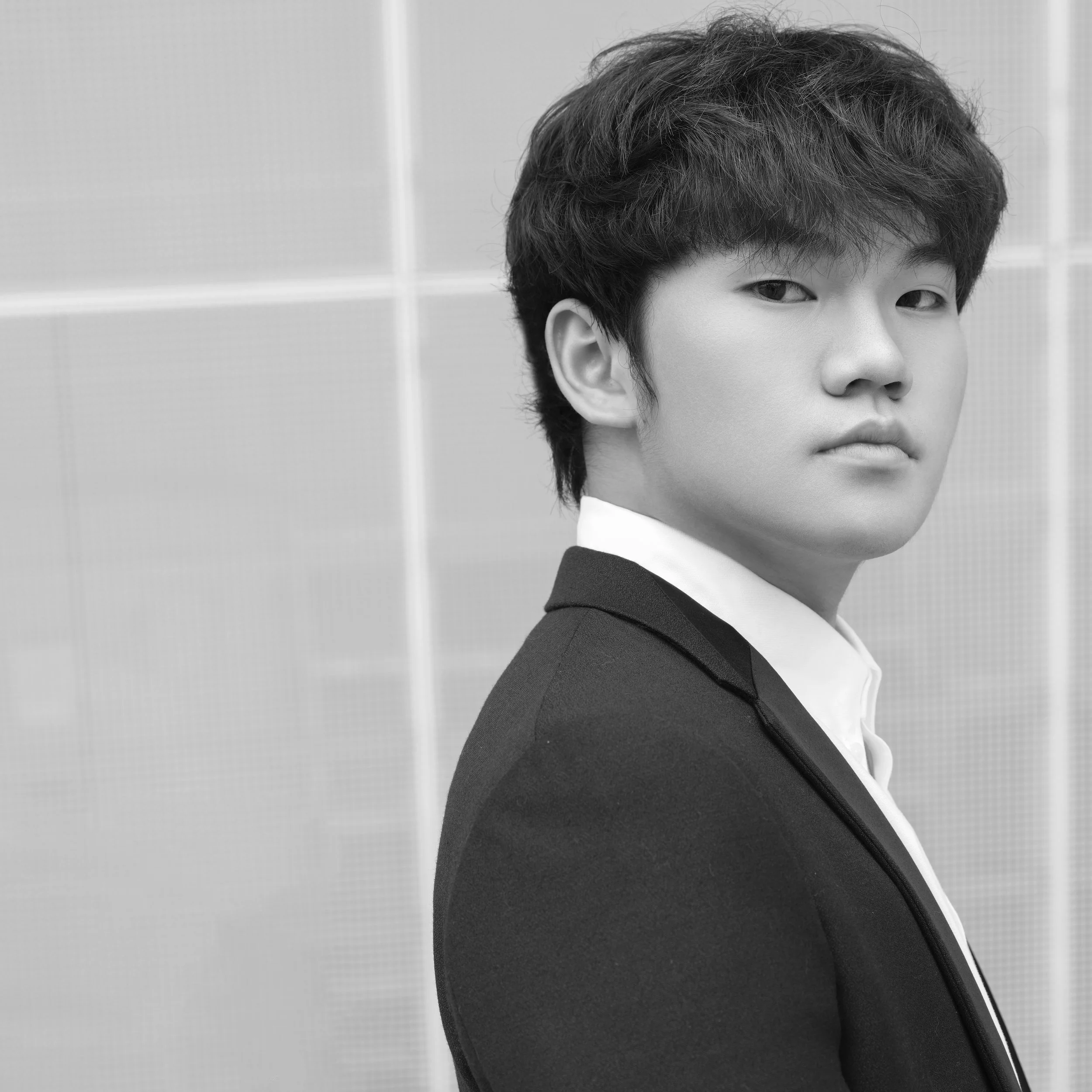 Hao Rao, pianist, black-and-white artistic portrait