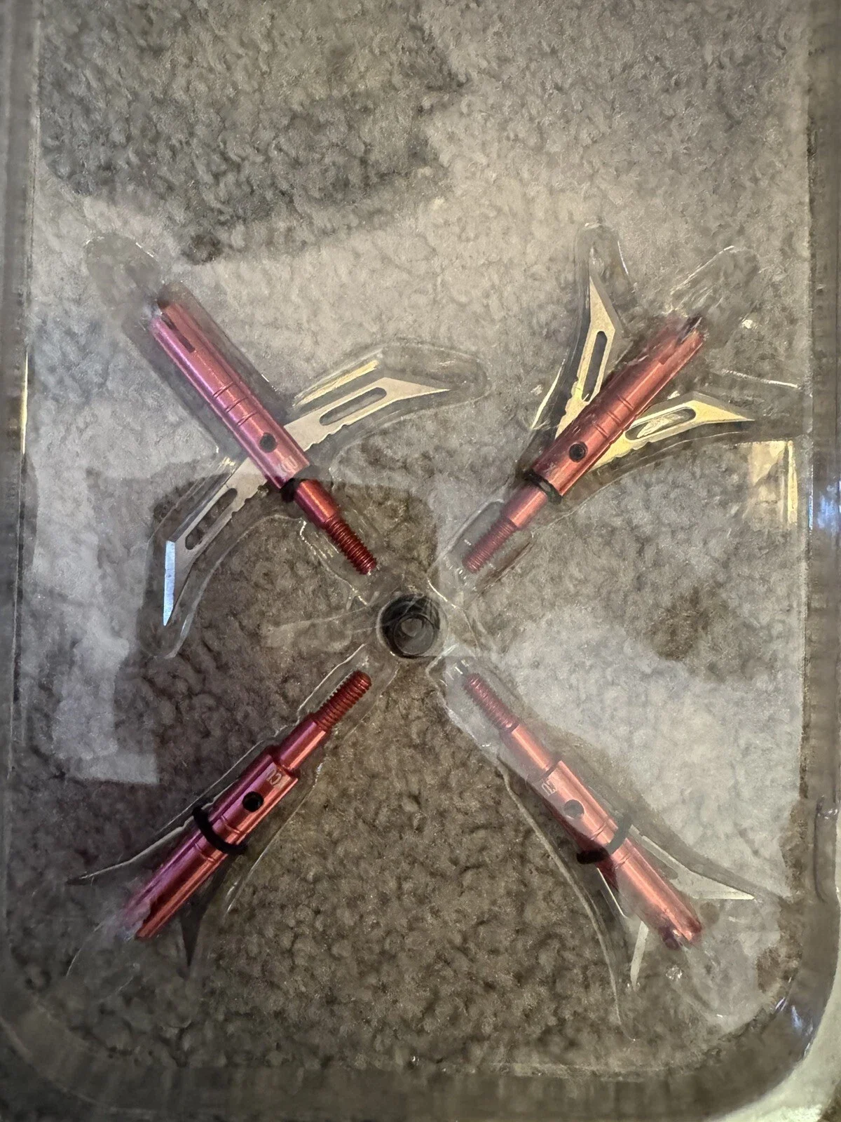 3 Heads. Xecutioner Expandable 100 Grain Broadhead Pink Edition executioner.