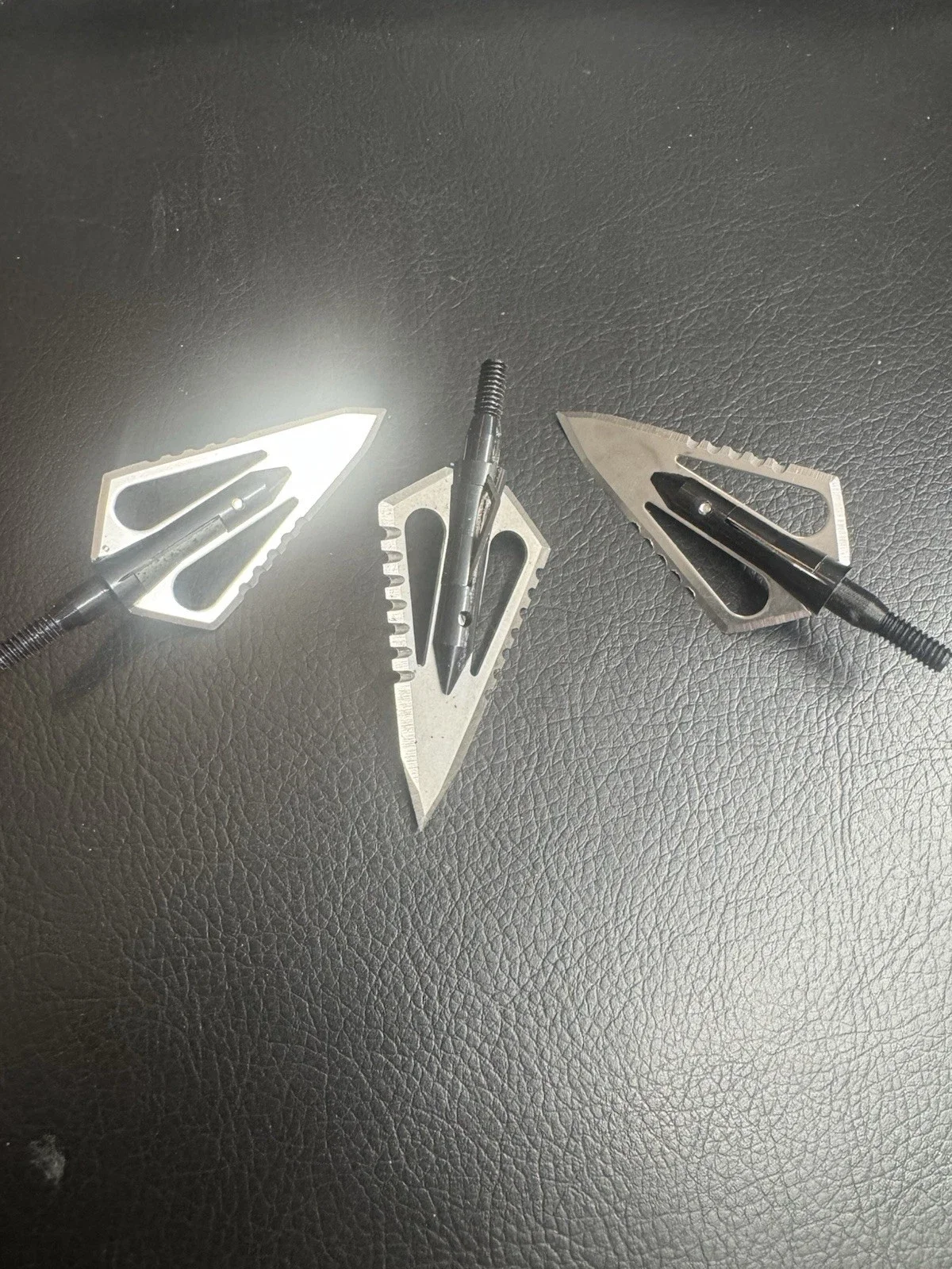 3 Magnus Buzzcut 100 Grain Broadheads