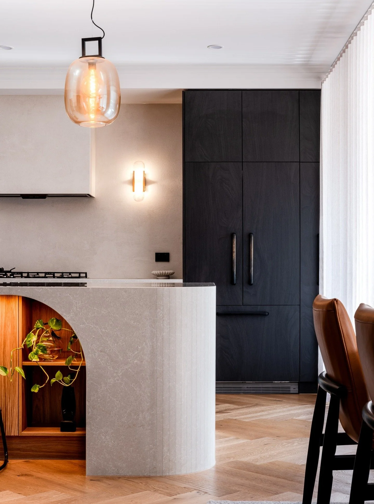 Our Mitcham House - a labour of love &amp; light, captured perfectly by @stephmcglenchy

🛠️ 

Builder @hometec_industries 
Cabinetmaker @sunsetkitchens 
Interiors @harbour_interiors 

🎨 

Cabinetry - @polytec
Benchtops - @caesarstoneau
Hardware @he