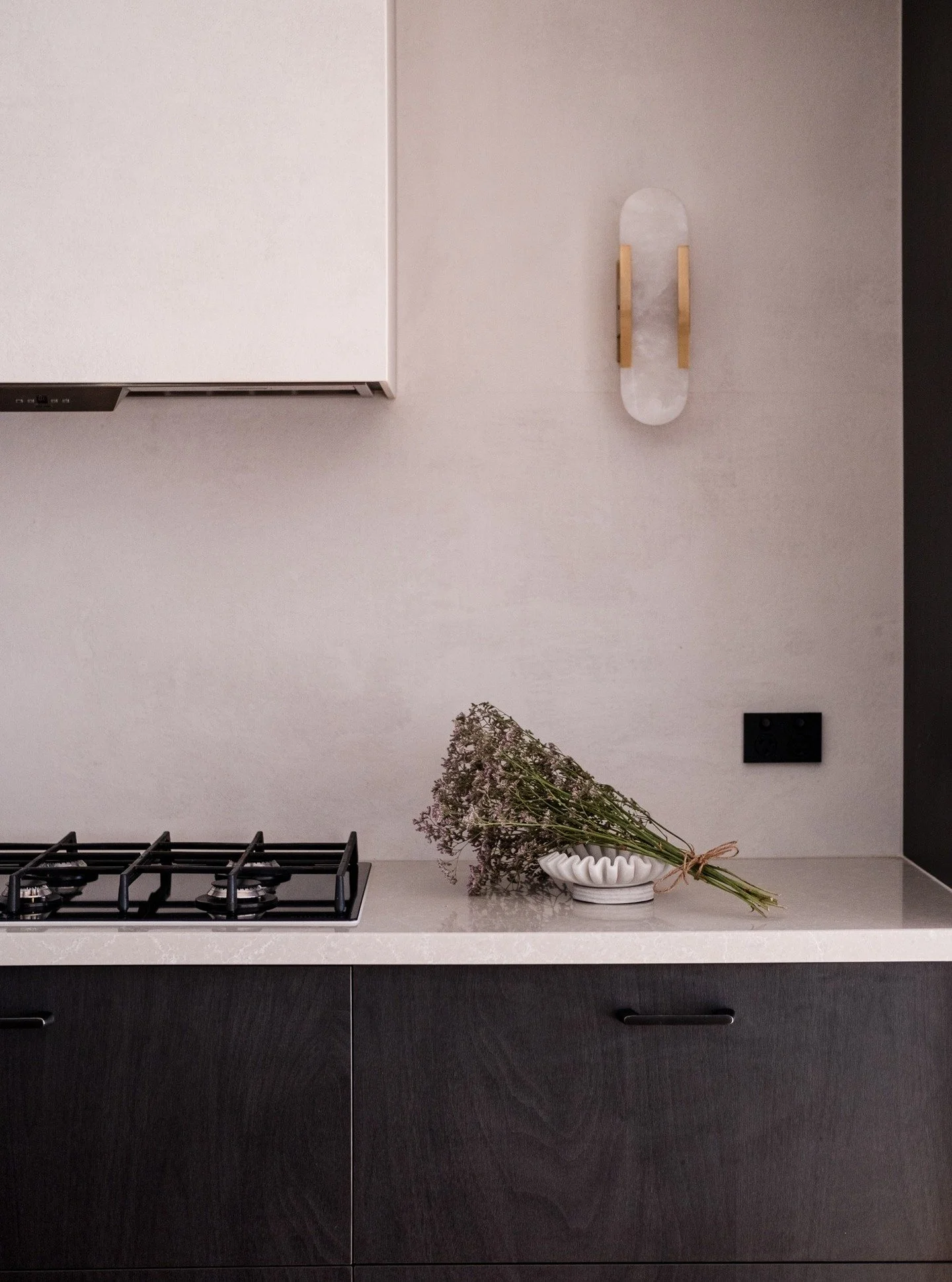 Our Mitcham House - a labour of love &amp; light, captured perfectly by @stephmcglenchy

🛠️ 

Builder @hometec_industries 
Cabinetmaker @sunsetkitchens 
Interiors @harbour_interiors 

🎨 

Cabinetry - @polytec
Benchtops - @caesarstoneau
Hardware @he