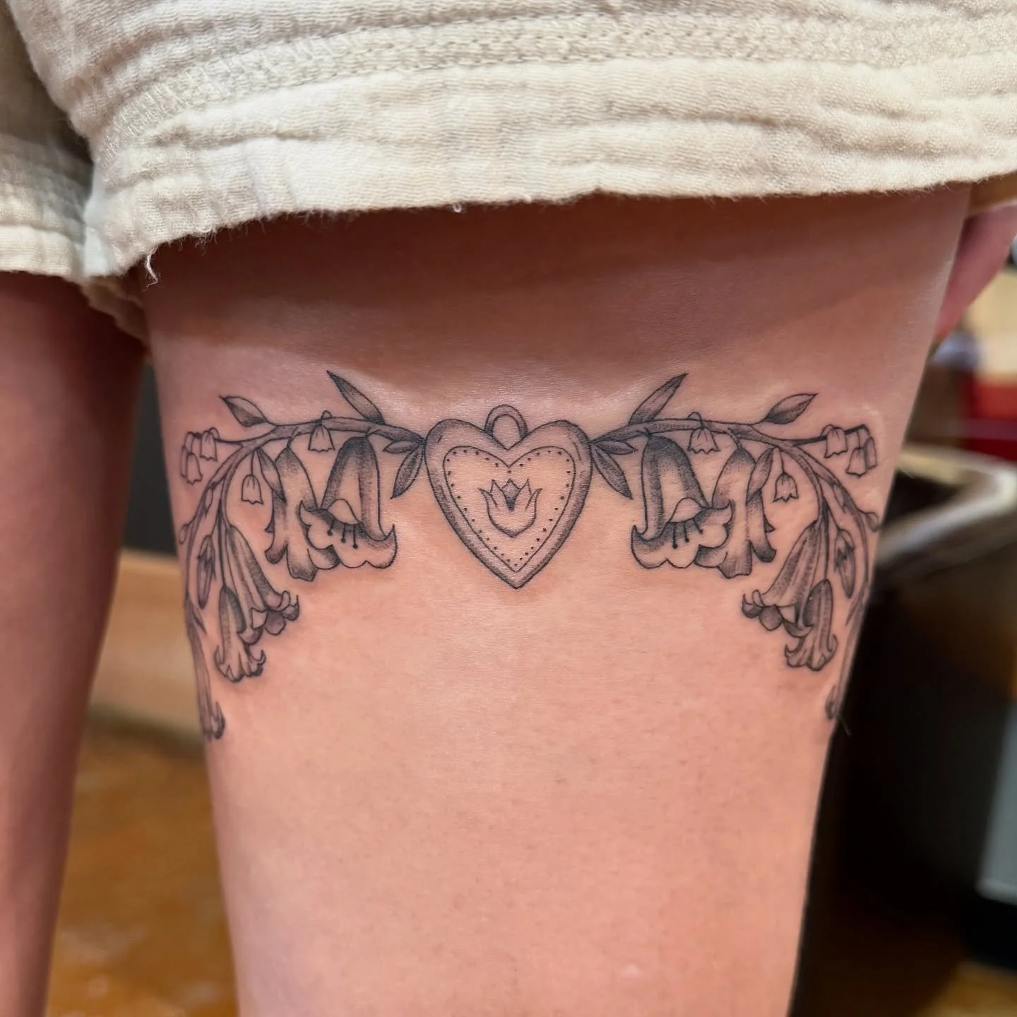 This was a fun one :) more back of the leg tattoos pleasee 💐🌷🔐💗
-
-
-
#tattoo #tattoos #tattooartists #tattooist #portlandtattoo #flowertattoo #oregontattoo