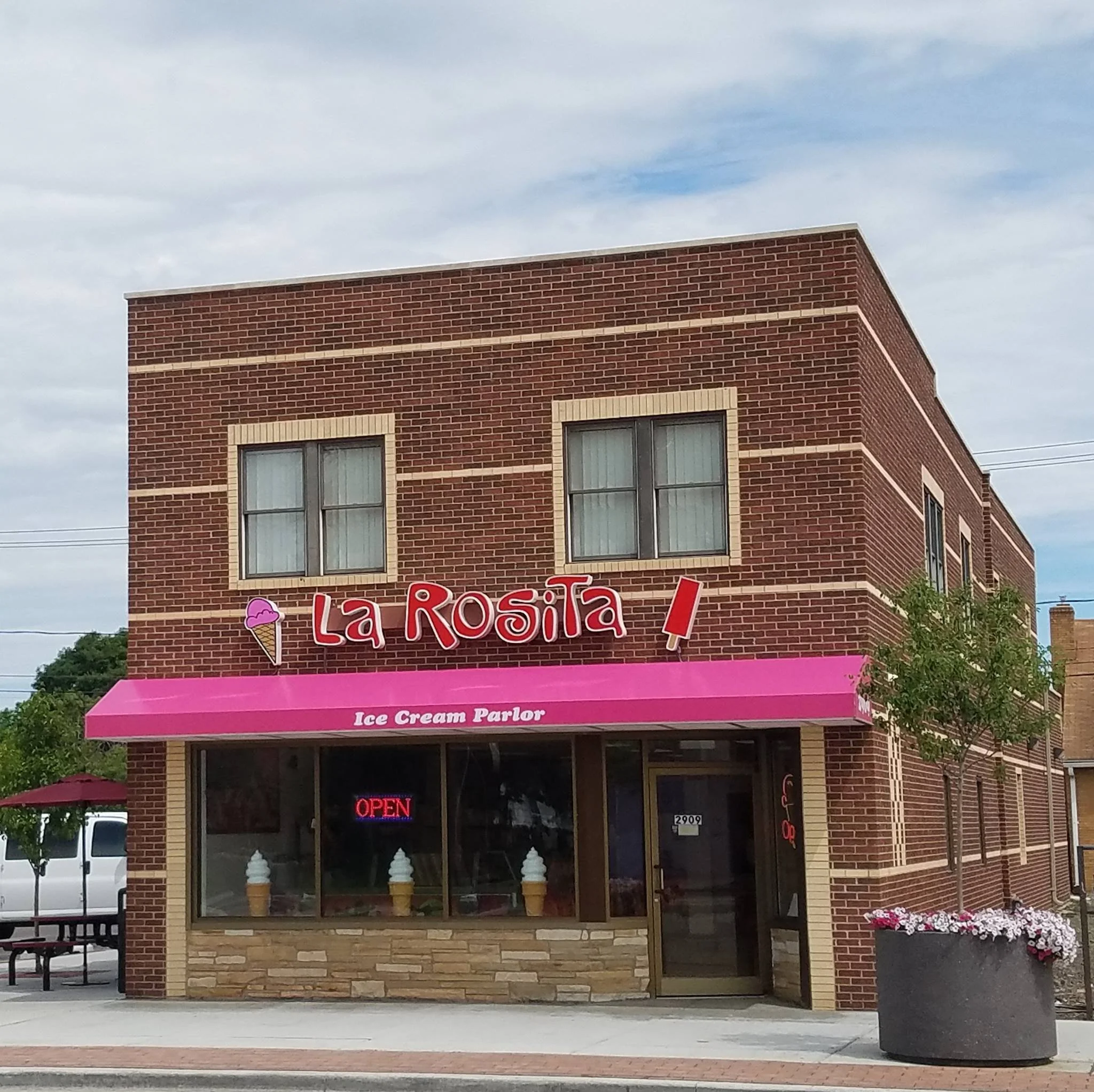 La Rosita Ice Cream and paletas storefront on Western Avenue in South Bend, Indiana