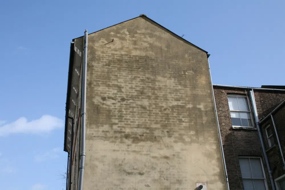 penetrating-damp-external-render.webp