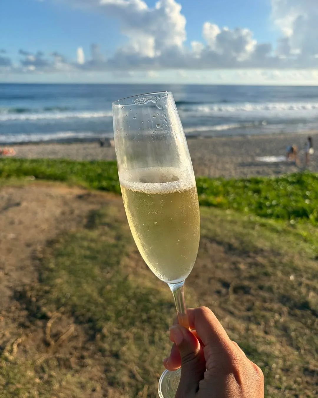 Je l&egrave;ve mon verre* &agrave; toutes les mamans ❤️

&Agrave; celles qui prennent soin des autres,
Qui pensent &agrave; tout,
Et qui m&eacute;rite aussi de profiter pleinement des beaux moments 🥂

Passez une belle f&ecirc;te des m&egrave;res, vo