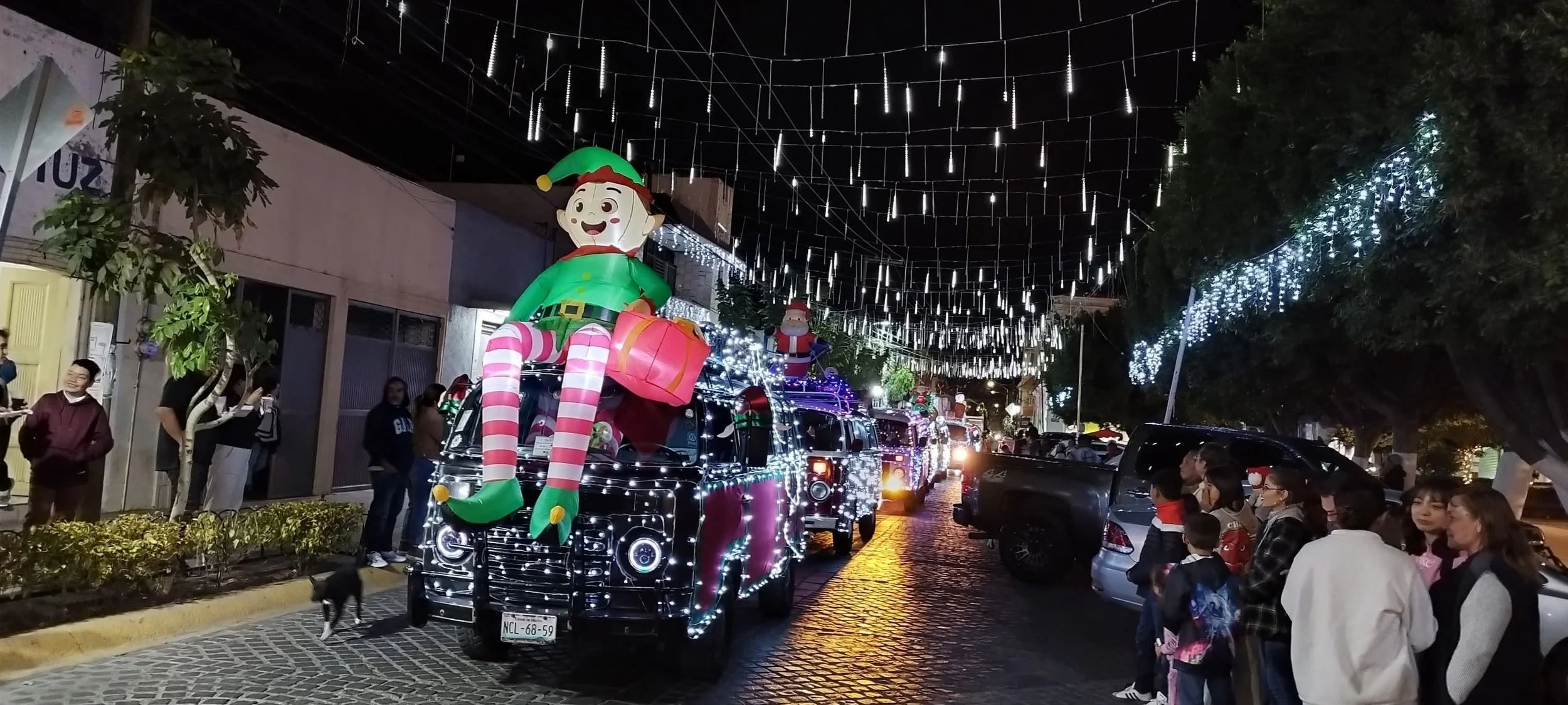 CARAVANA NAVIDEÑA COMBI AMIGOS