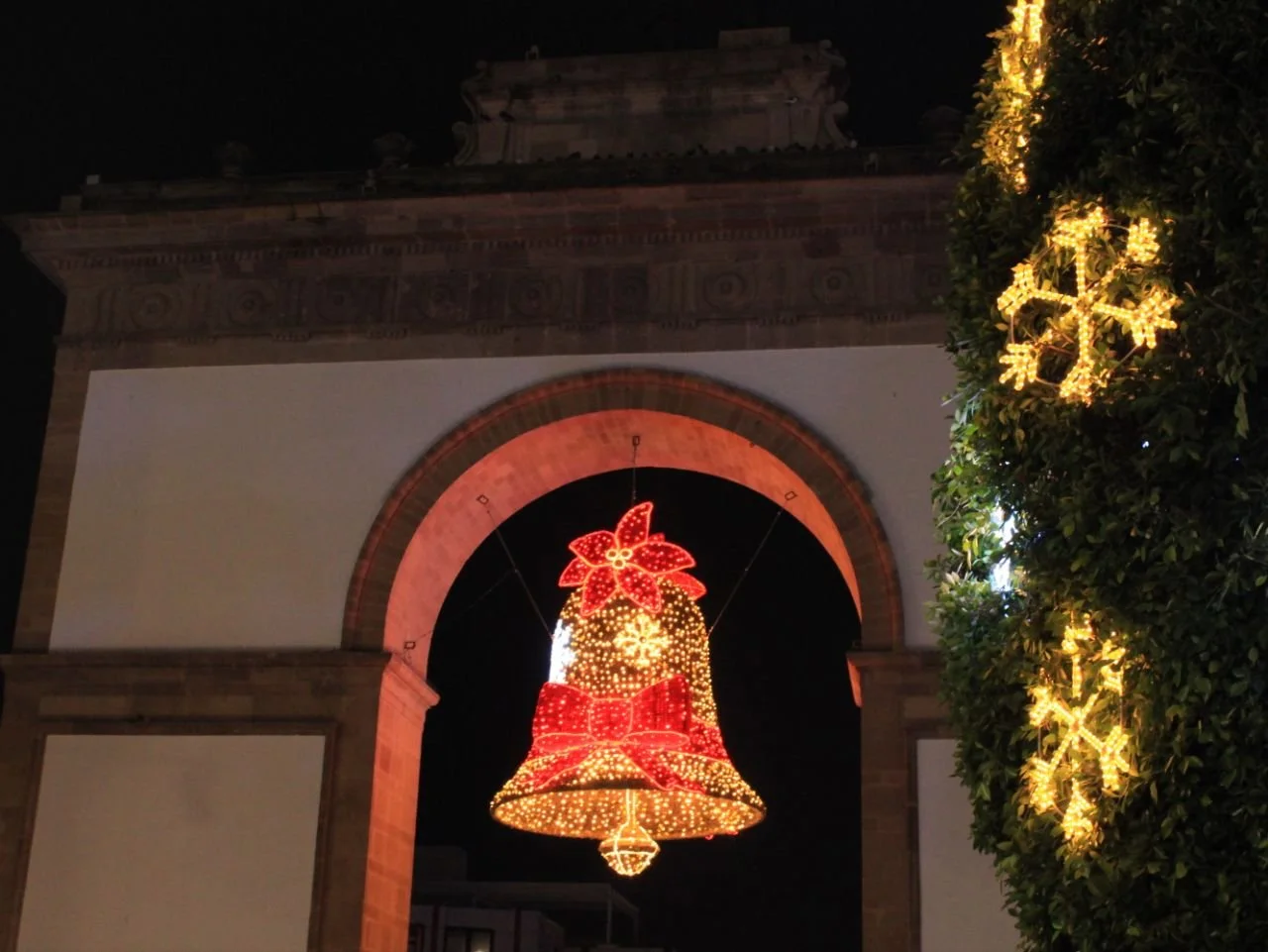 LUZ DE LA NAVIDAD ILUMINA A LEÓN