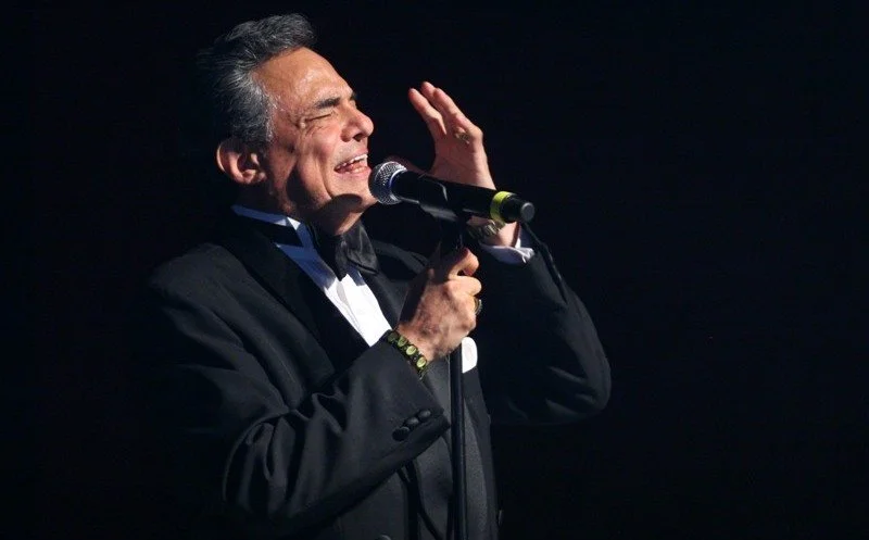 JOSÉ JOSÉ A LA LUZ DE LAS VELAS