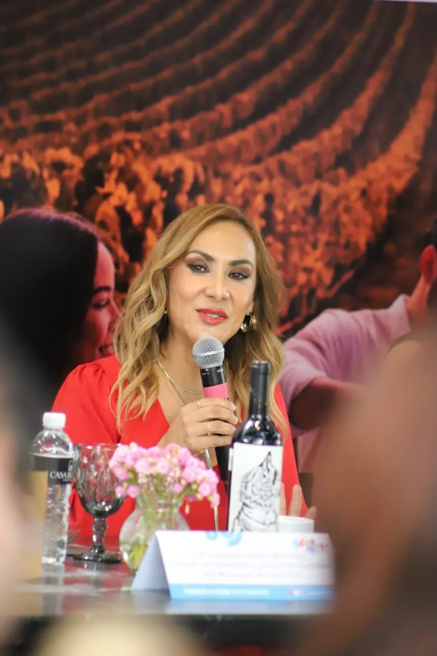 Secretaria Lupita Robles Leon.jpeg