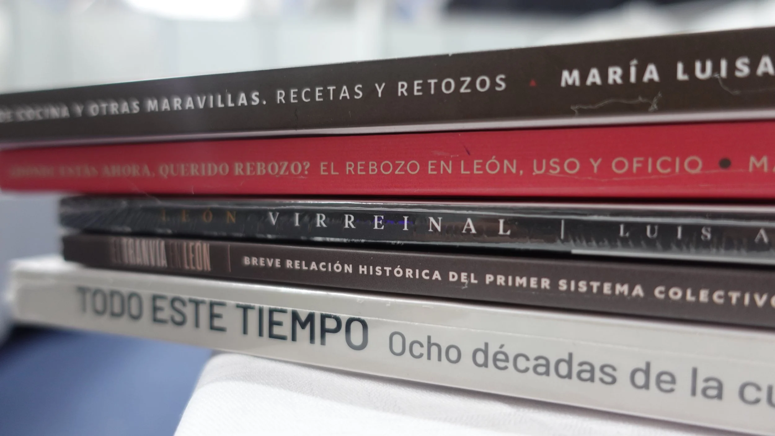 Universidades de León reciben acervo del Fondo Editorial del ICL