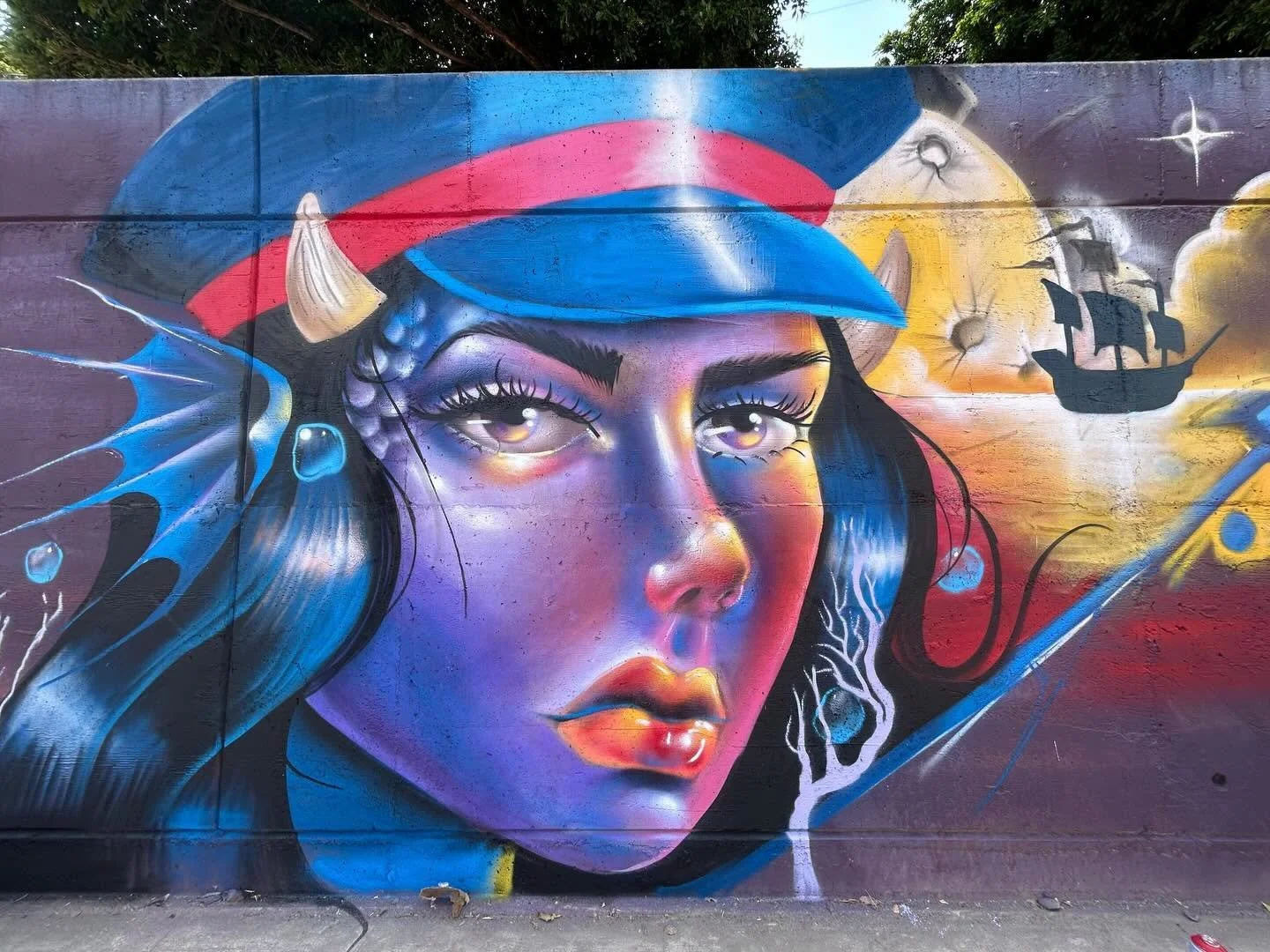 Mujeres artistas dan color al Arroyo de las Liebres en León