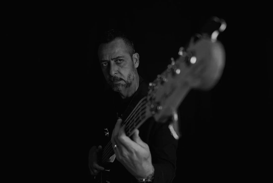 Carlos Orozco: El bajista leonés que ha puesto el talento mexa muy en alto