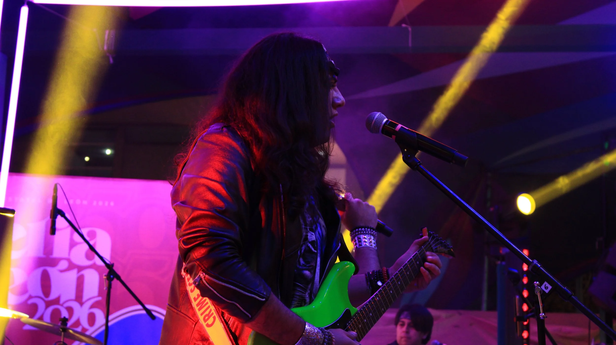 La escena glam de León suma nueva producción de Stone Angels