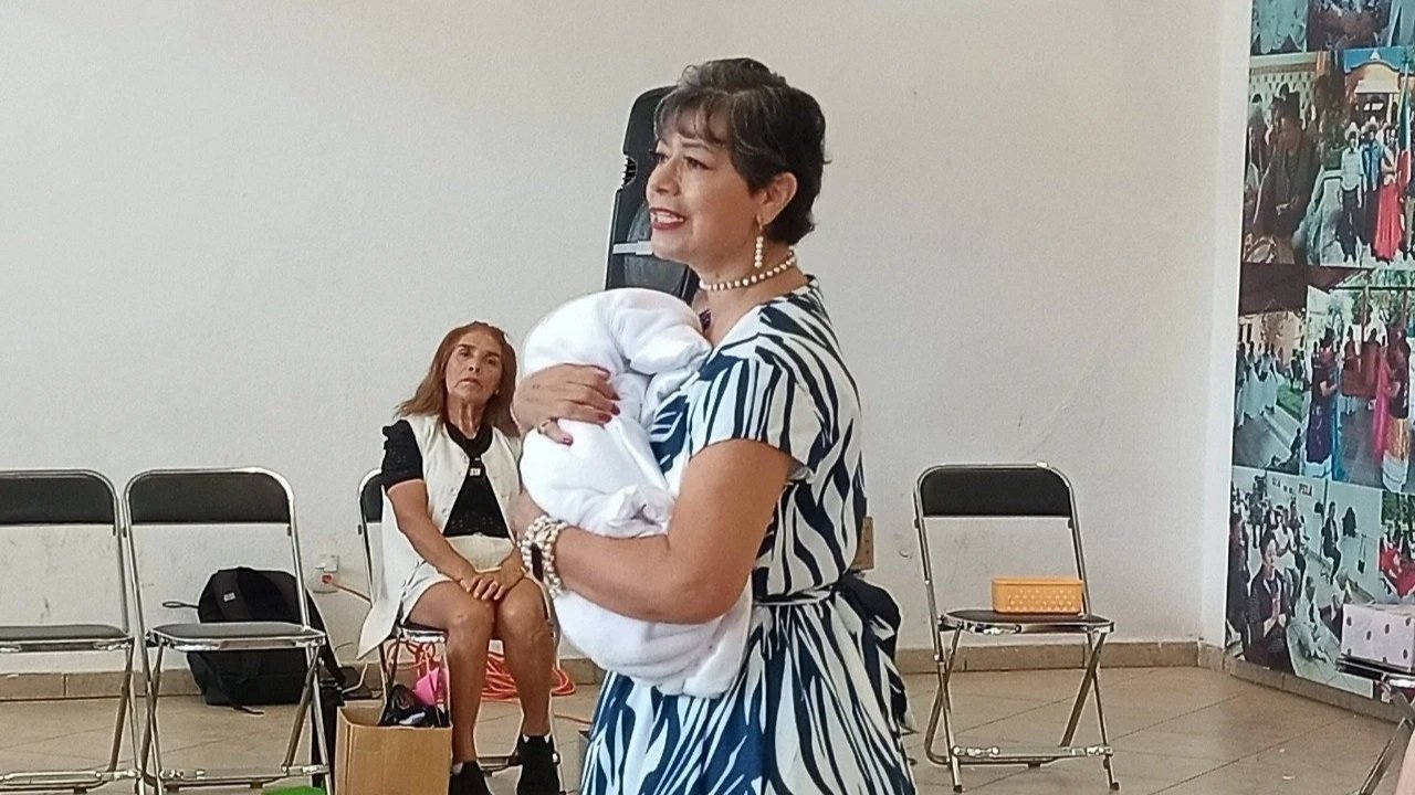 Historias de vida llegan al escenario: adultos mayores hacen teatro en Guanajuato