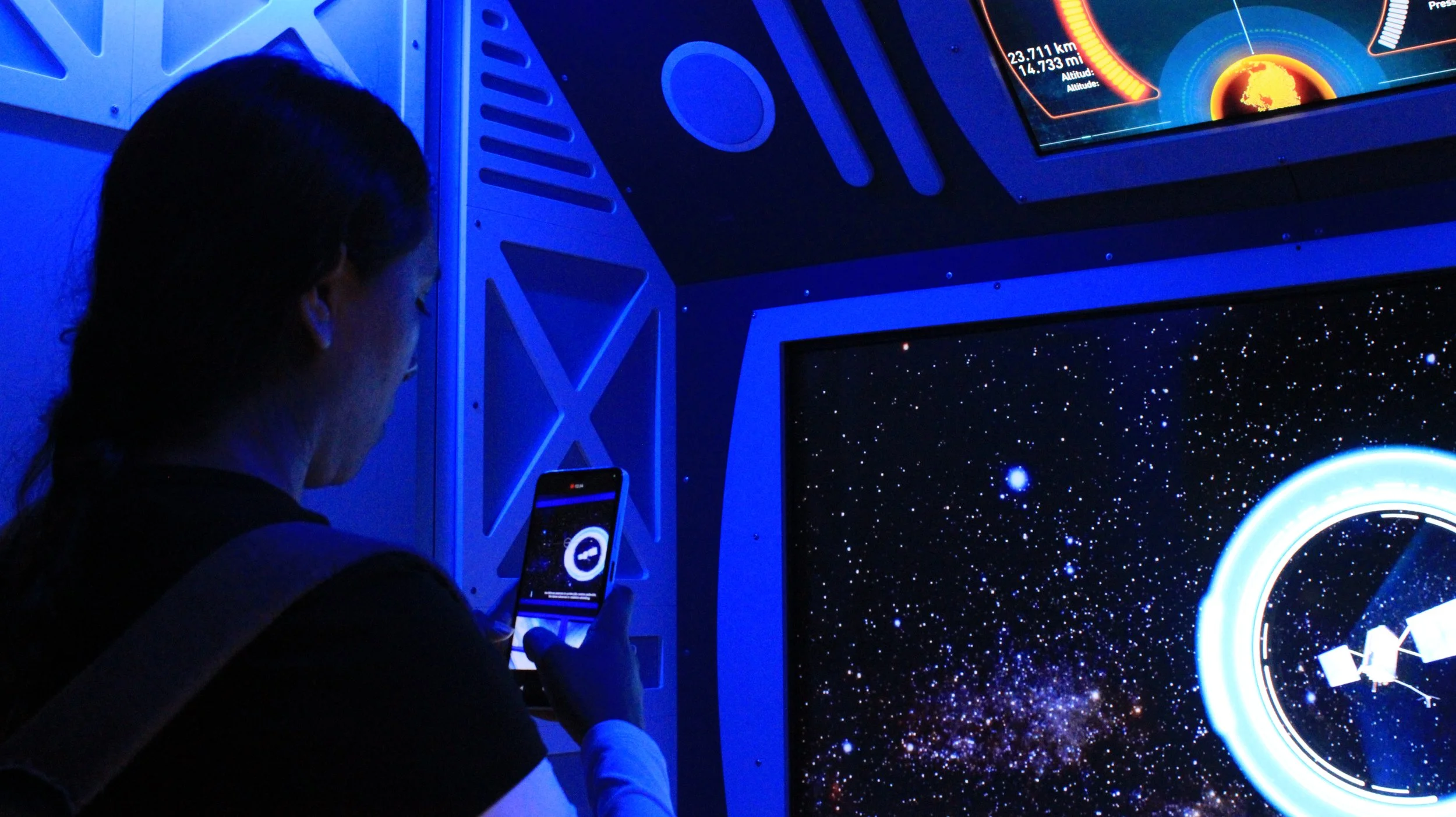 Explora inaugura exposición internacional sobre aviación y exploración espacial