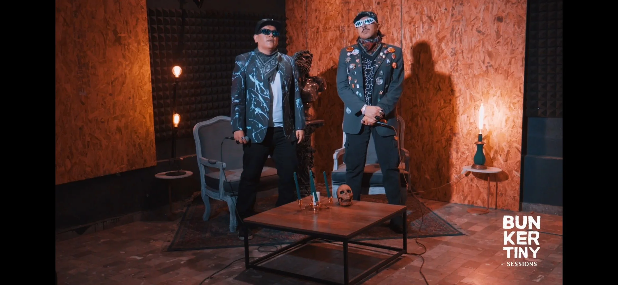 Raperos leoneses desafían los estereotipos del género con mezcla de música, moda y narrativa visual