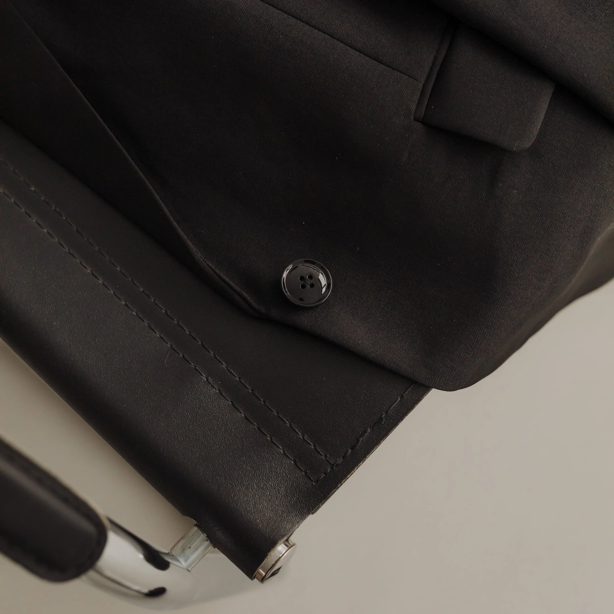 kaboompics_chic-minimalism-black-fashion-accessories-dark-aesthetics-36875.jpg