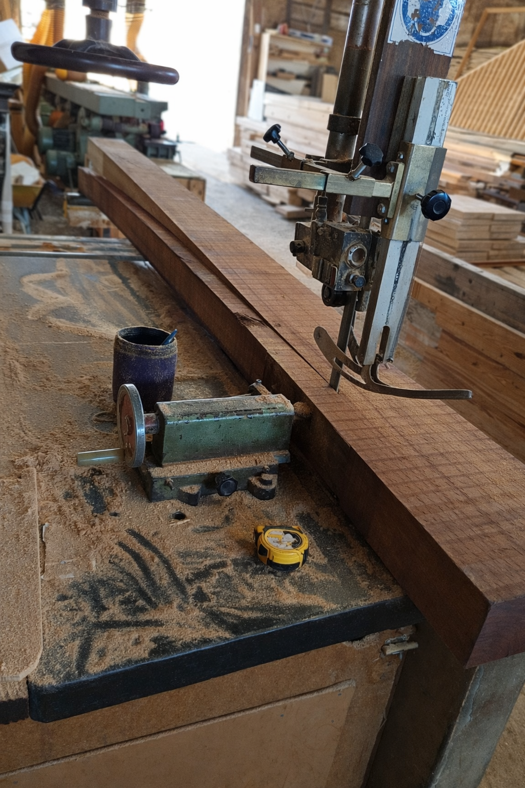 madera de iroko doblada