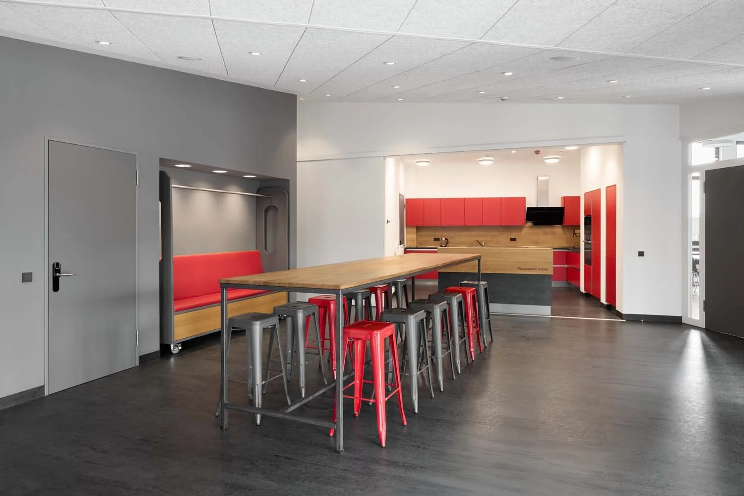 Architekturfotografie Neubau Feuerwache Alpen