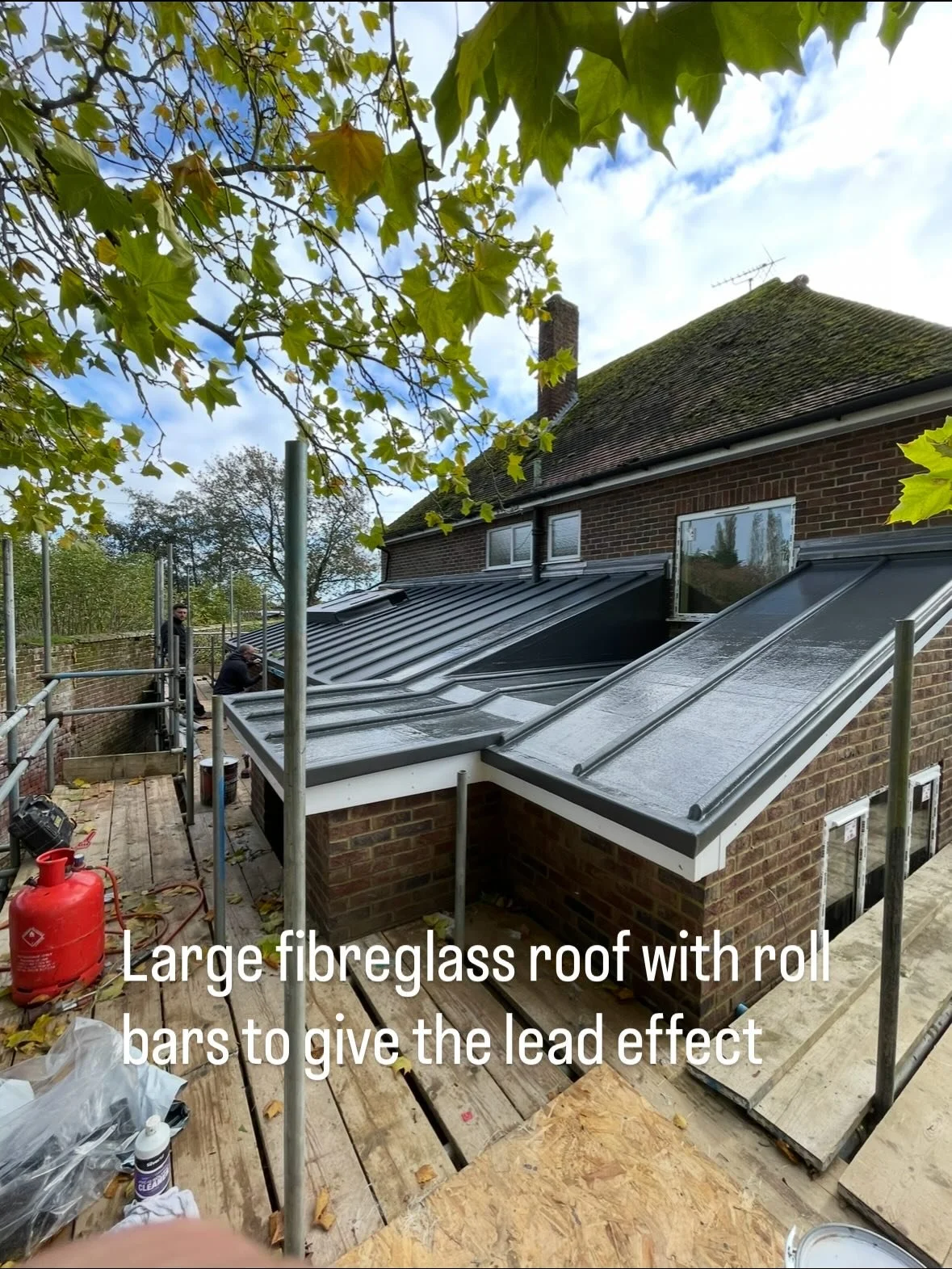 Large fibreglass roof made to Look like Lead with the role bars Kmart really smart #Fibreglass #Roofing #FlatRoof