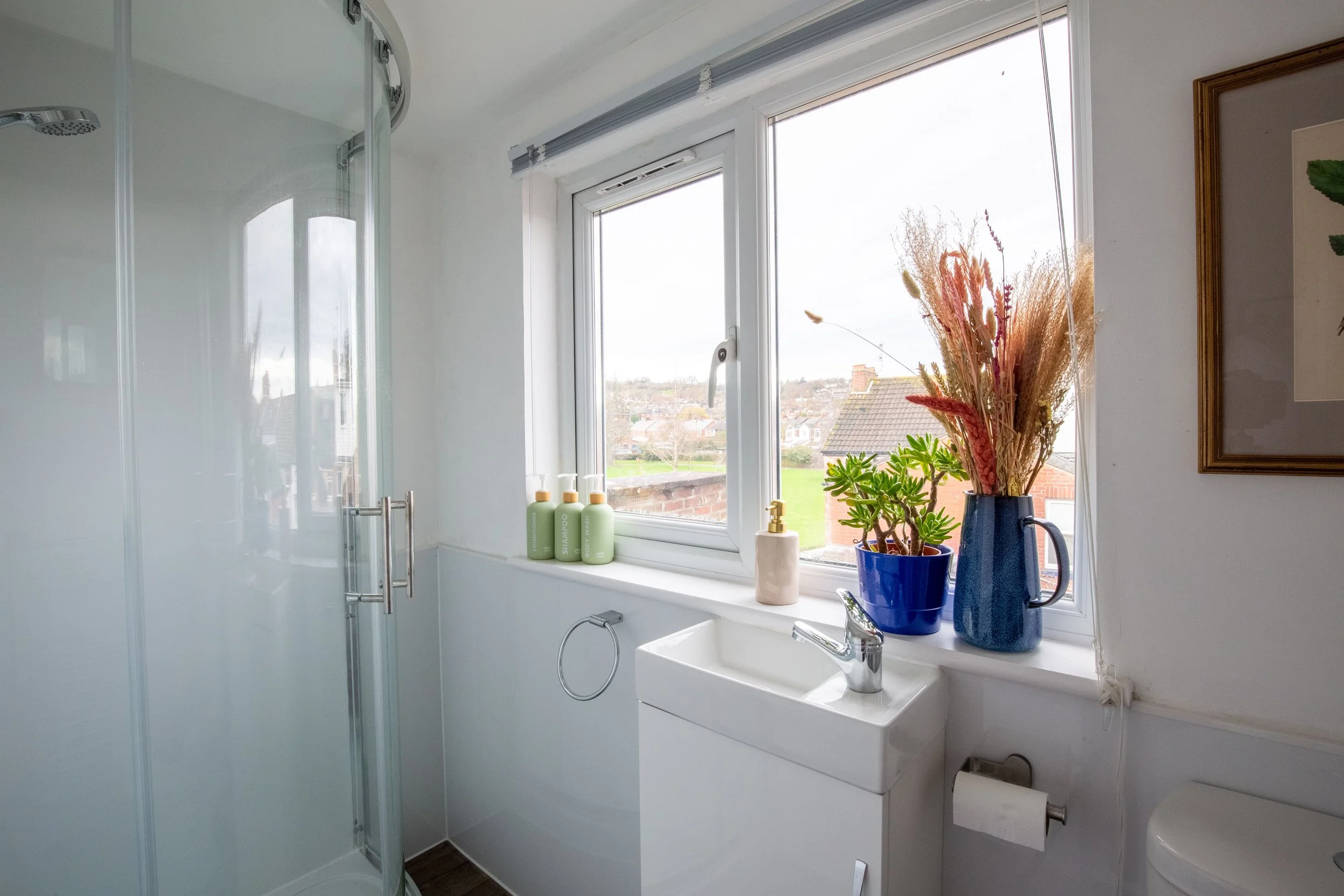 En-suite in top bedroom. Furnished with a modern shower and toilet.