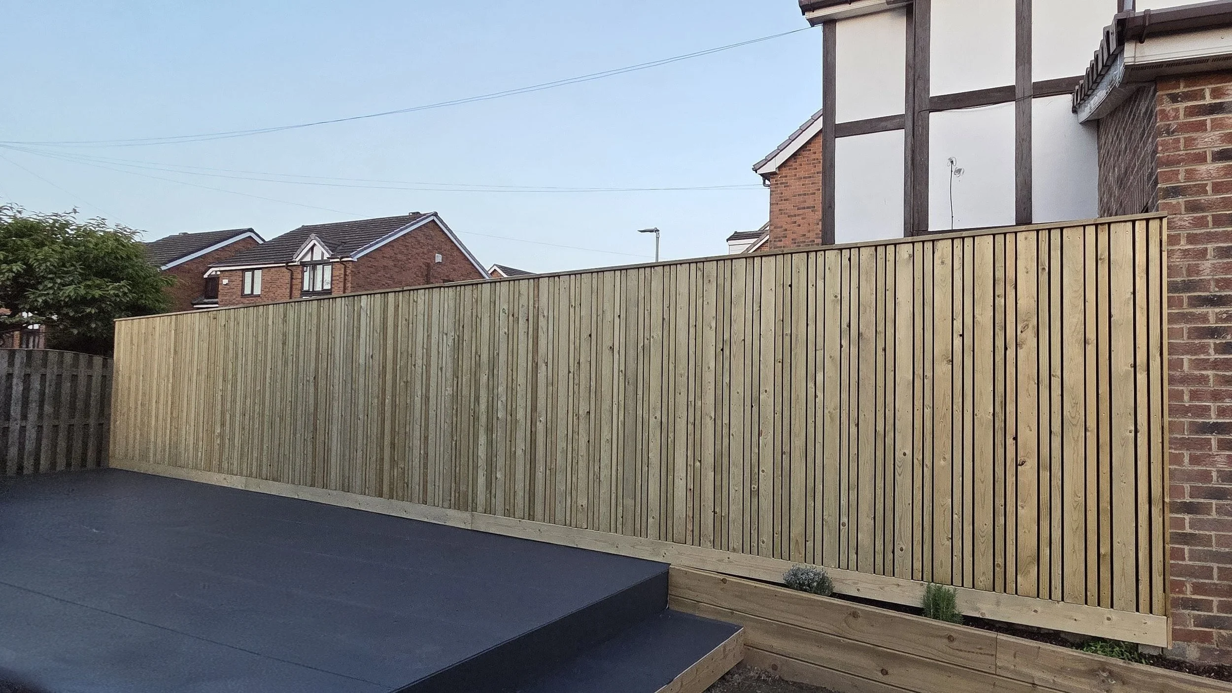 Urban Shadowback Vertical Fence